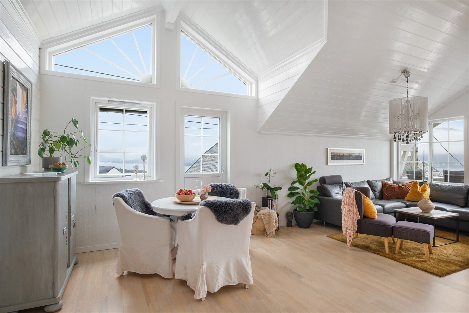 Fra stua - her er også utgang til en østvendt balkong på ca 4 kvm Galleribilde