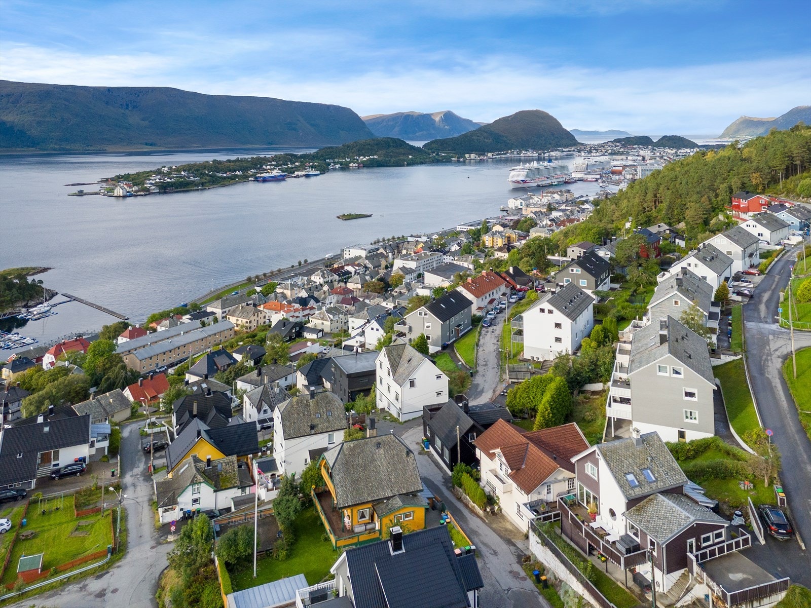 Boligen ligger i sentrale omgivelser Galleribilde