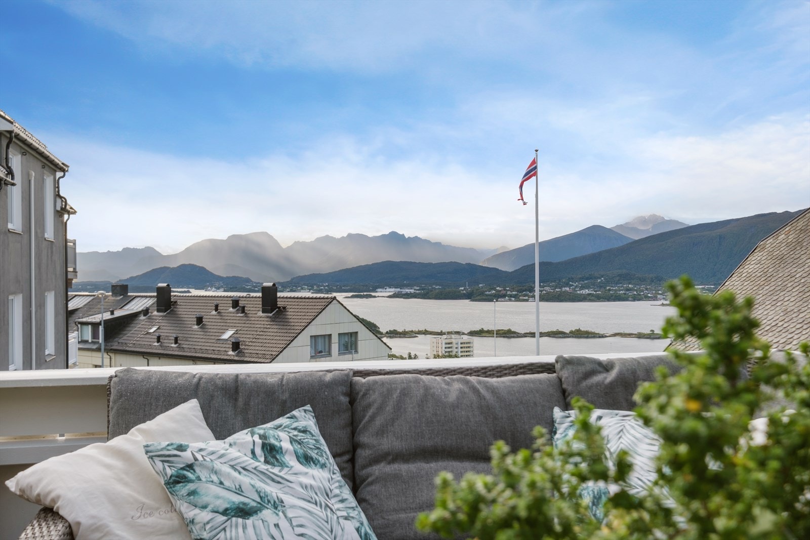 Flott utsikt fra terrassen Galleribilde