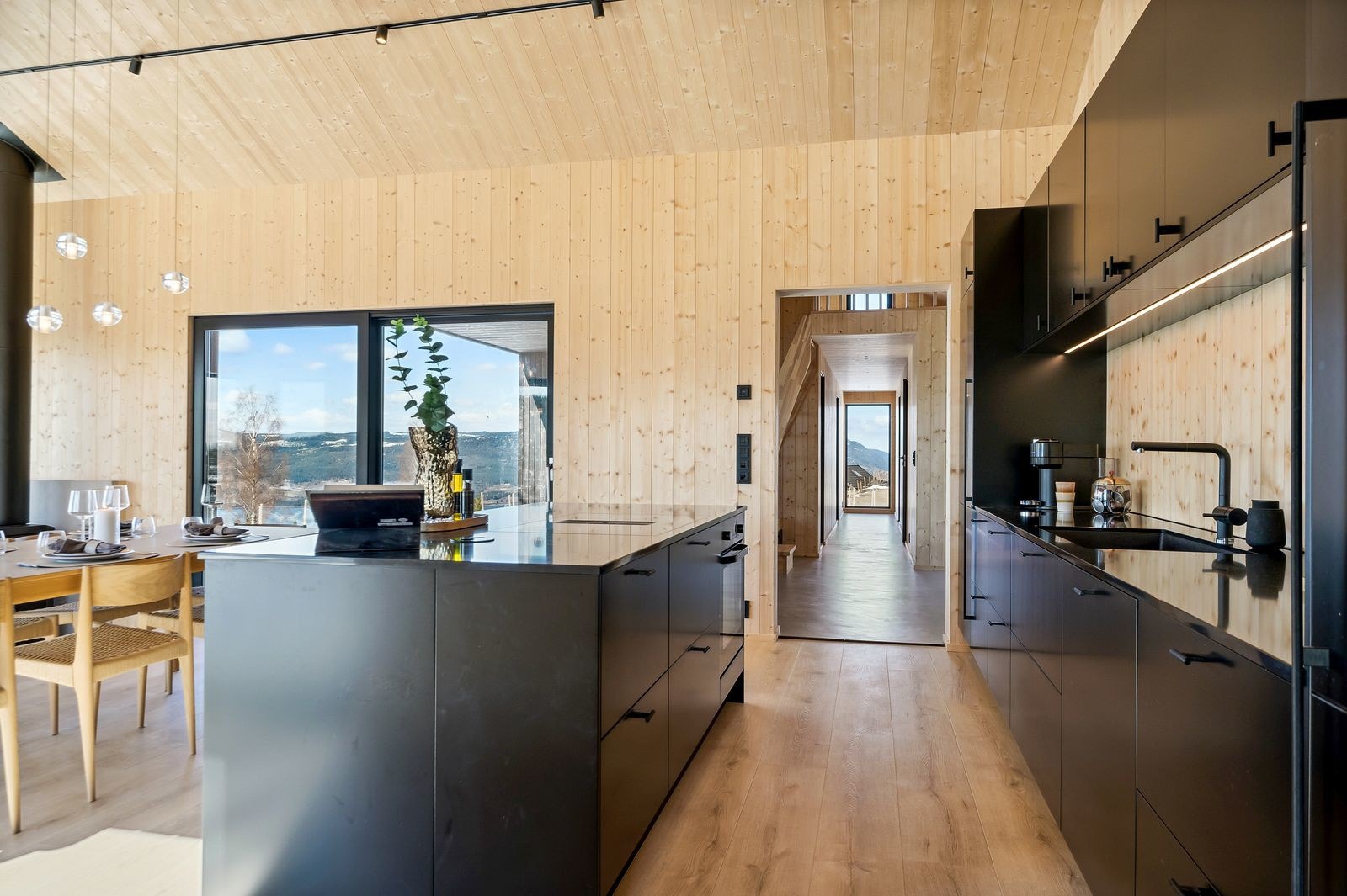 Det er flere utganger til de solrike terrassene. Galleribilde