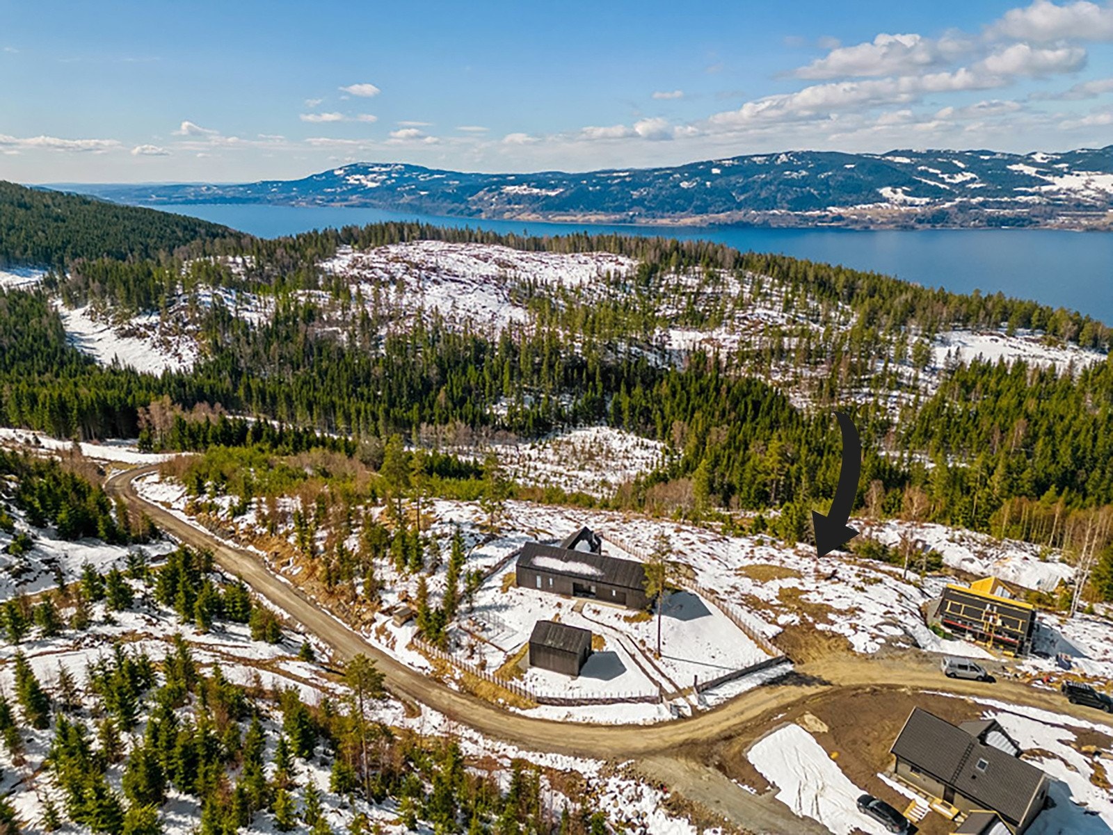 Mulighet for kjøp av tomten foran. Kontakt megler for mer informasjon. Galleribilde
