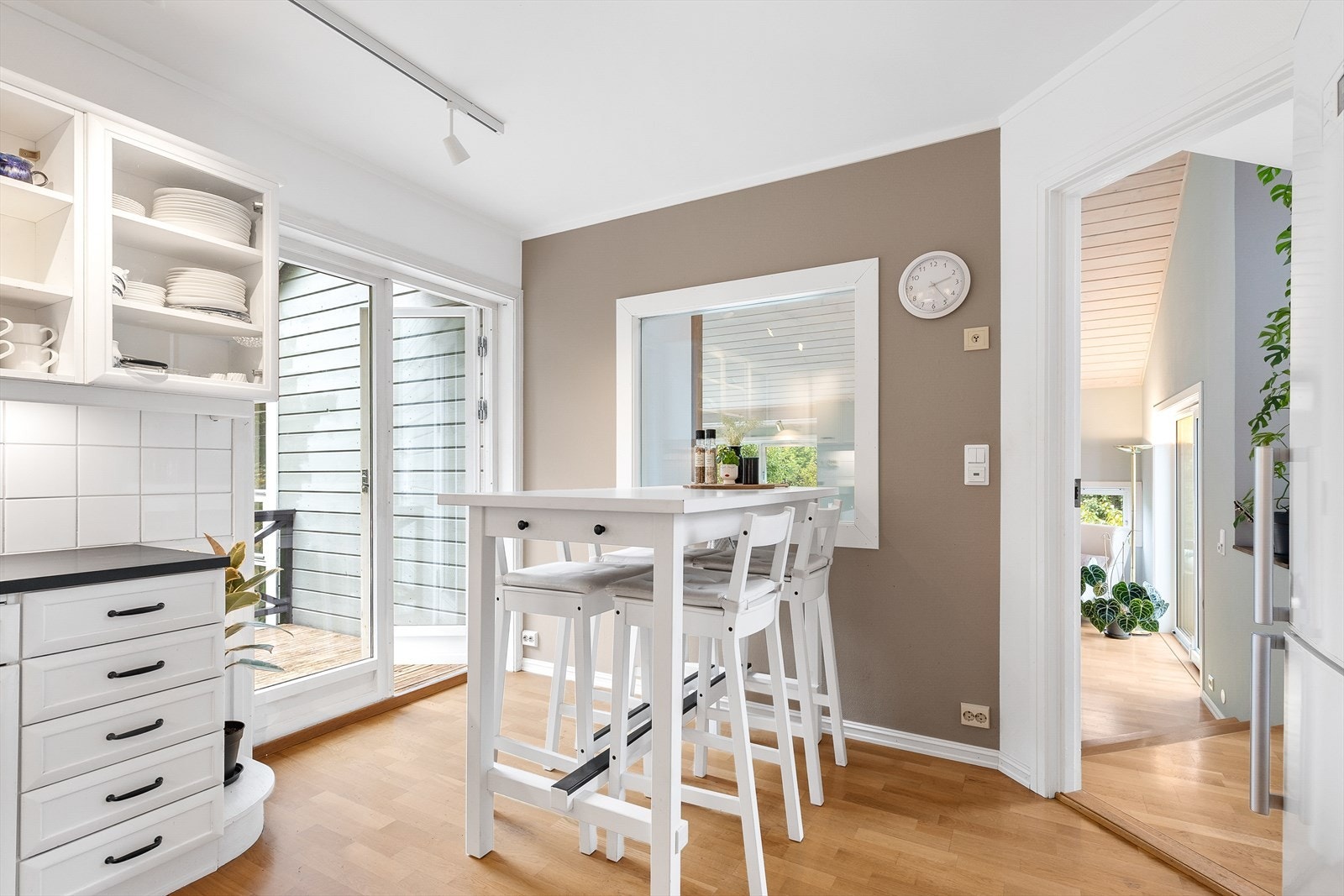 Her er det god plass for en liten spisestuegruppe hvor frokosten kan nytes. Galleribilde