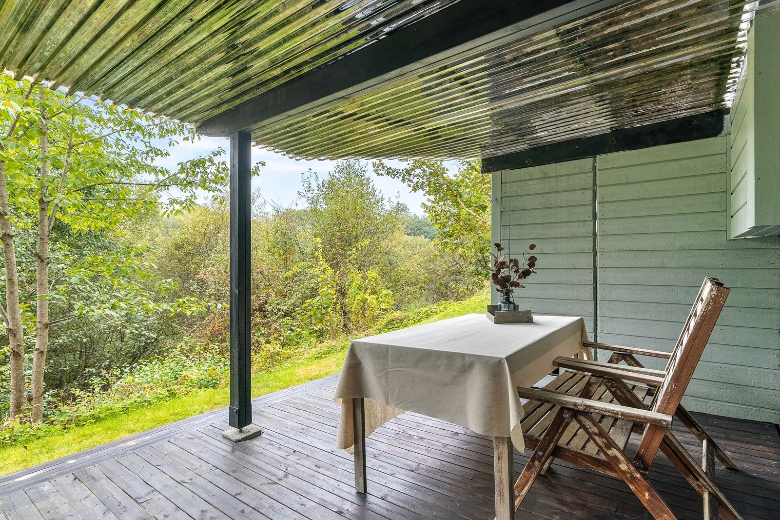 Det er også utgang til terrasse i underetasjen. Galleribilde