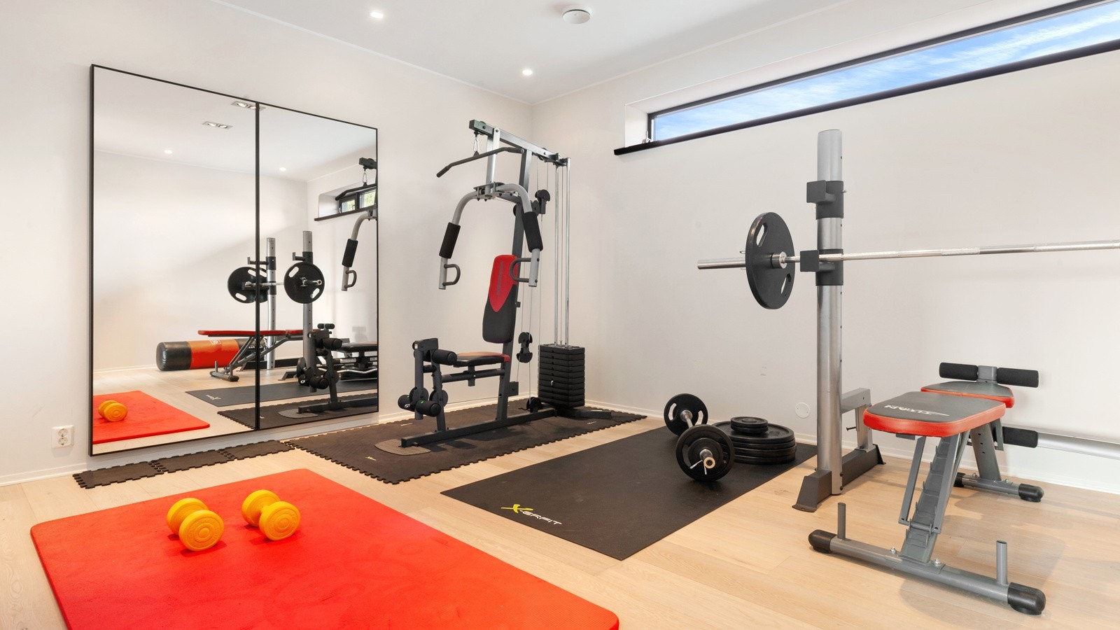 Her får du også eget trimrom. Huset har sjenerøs størrelse og en gjennomtenkt romfordeling. Galleribilde