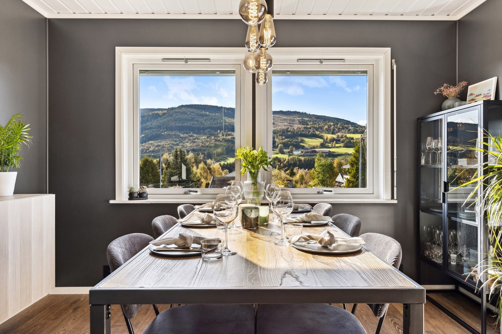 Her kan man nyte et godt selskap og god utsikt. Galleribilde