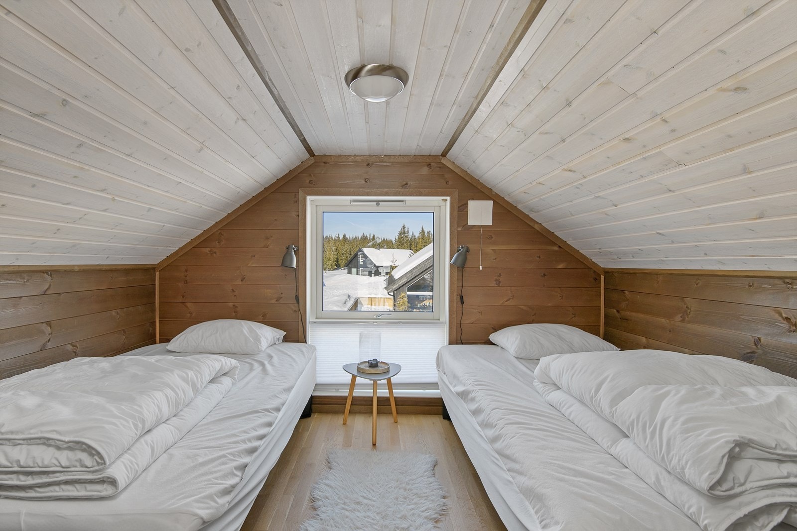 Hems innredet med soveplasser. Galleribilde