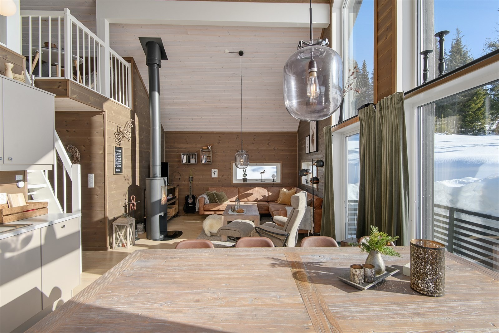 Åpent opp til hemsen fra stua. Galleribilde