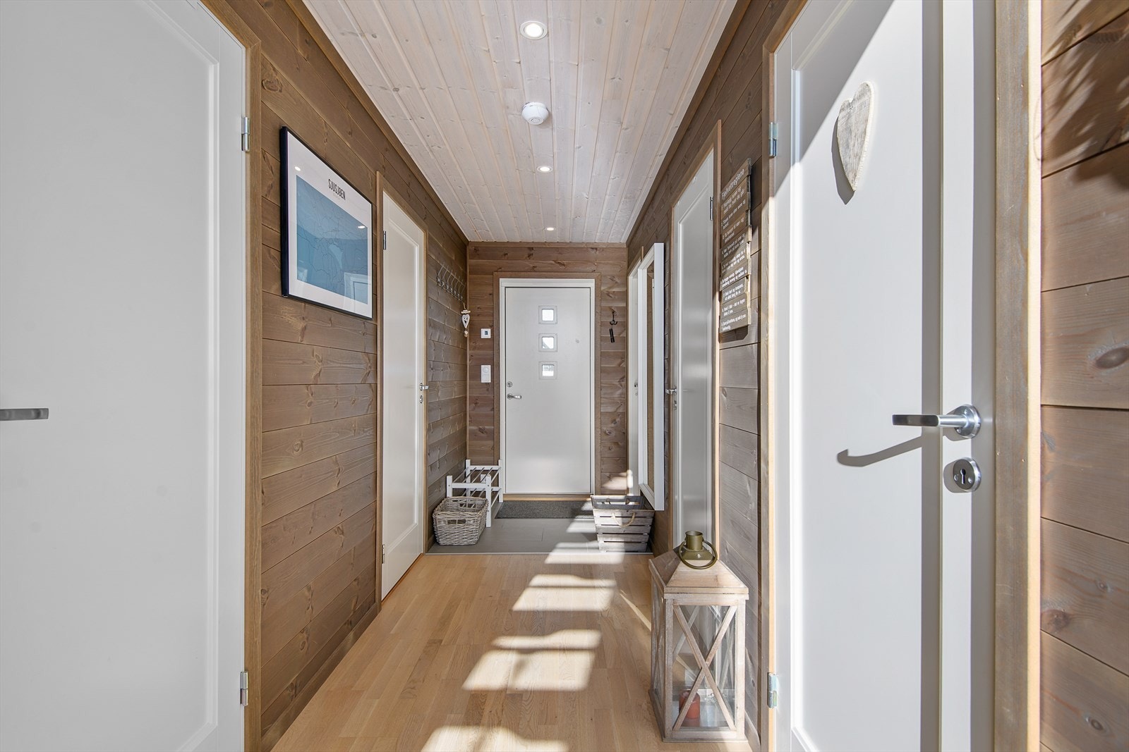 Fra gangen er det adkomst til soverommene og badet. Galleribilde