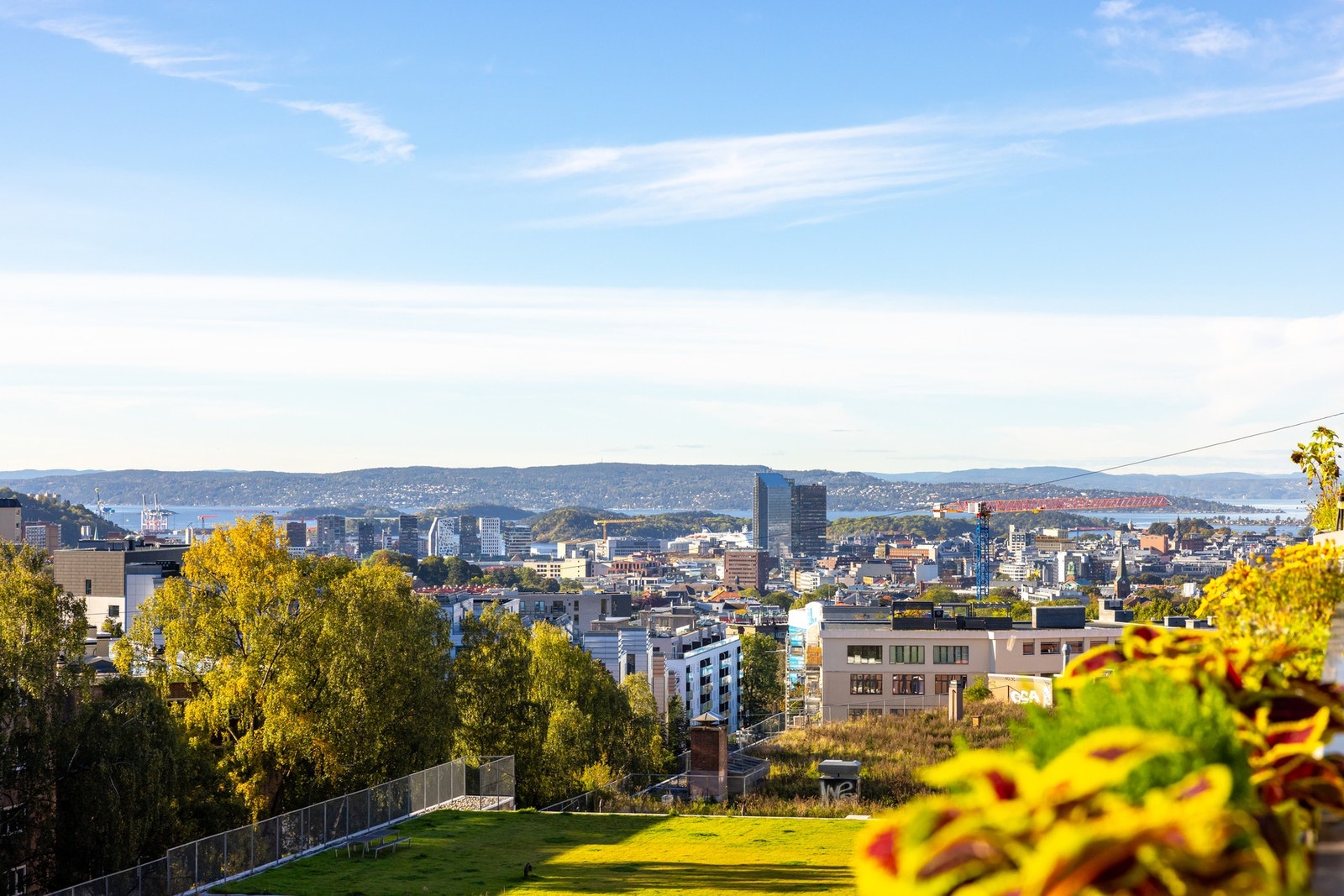 Boligen ligger skjermet til, med fantastisk utsikt og solforhold på balkongen Galleribilde