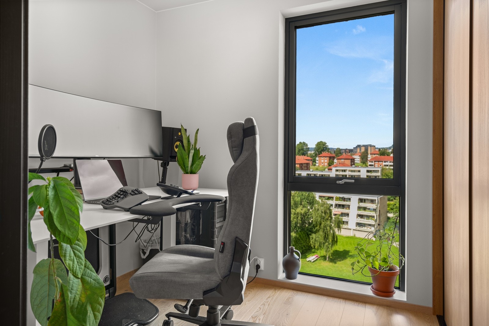 Siste soverommet benyttes i dag som hjemmekontor. Galleribilde