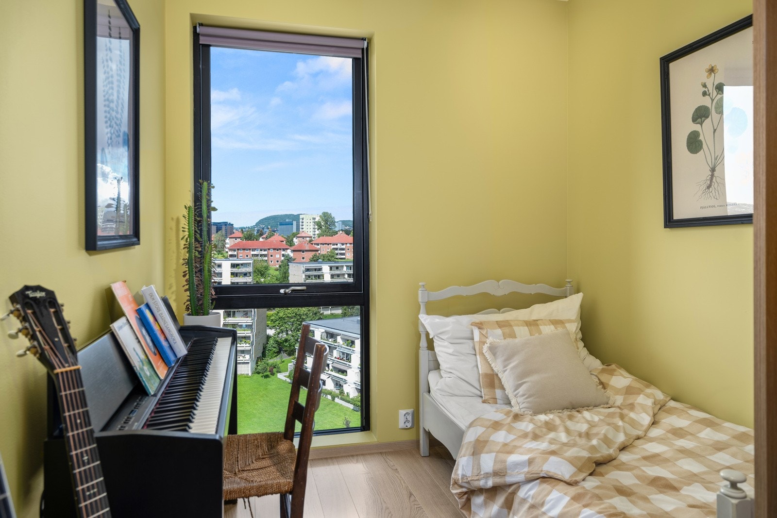 Leiligheten har gjennomgående trendy og kule fargevalg! Galleribilde