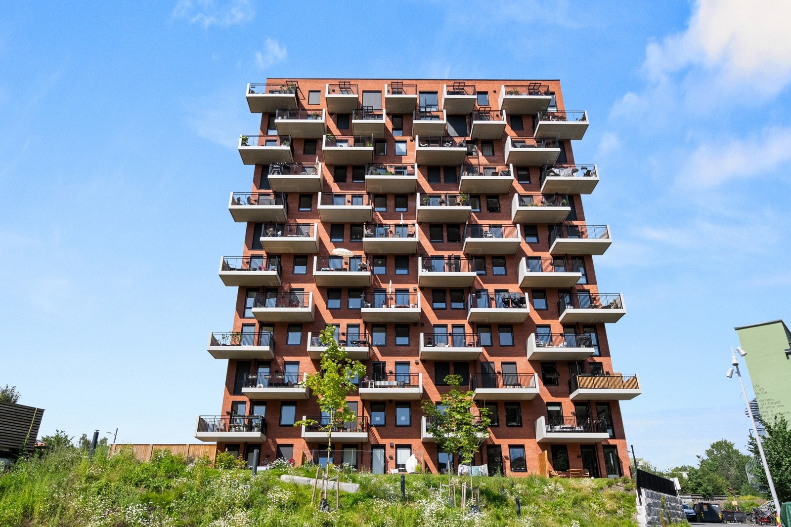 Fasade - Arnljot Gellines vei 37A - Endel av prosjektet Kværnhøyden. Kværnerhøyden består av 71 leiligheter fordelt på to større bygninger og et townhouse. Galleribilde