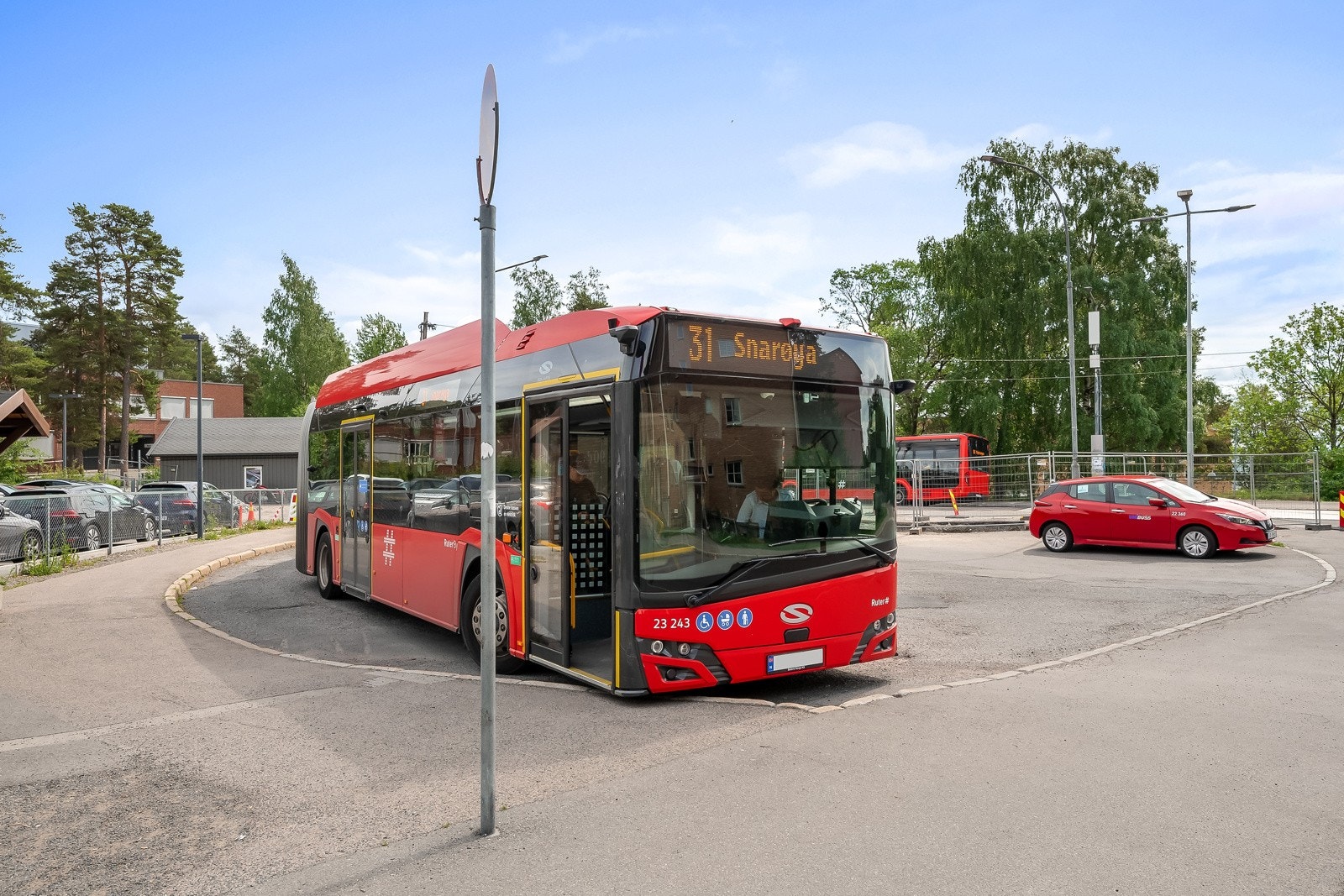 God dekning av offentlig kommunikasjon med nærhet til buss nr. 25 og 31. Galleribilde