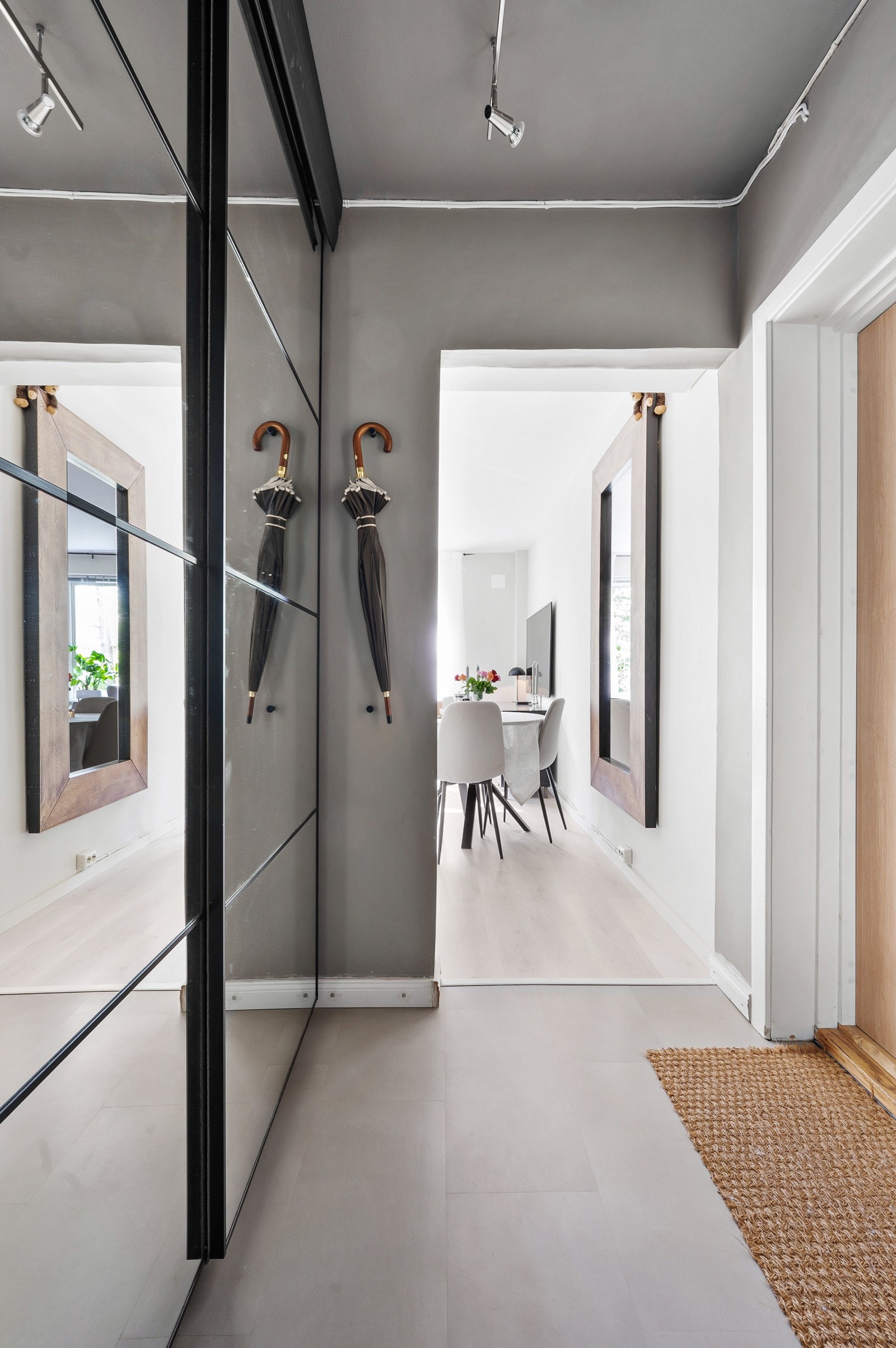 Entrè mot stue. Galleribilde