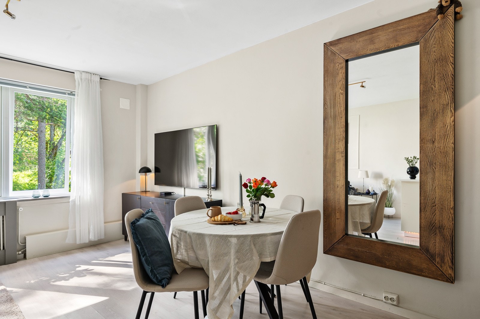 Slette og tidsriktige overflater. Galleribilde