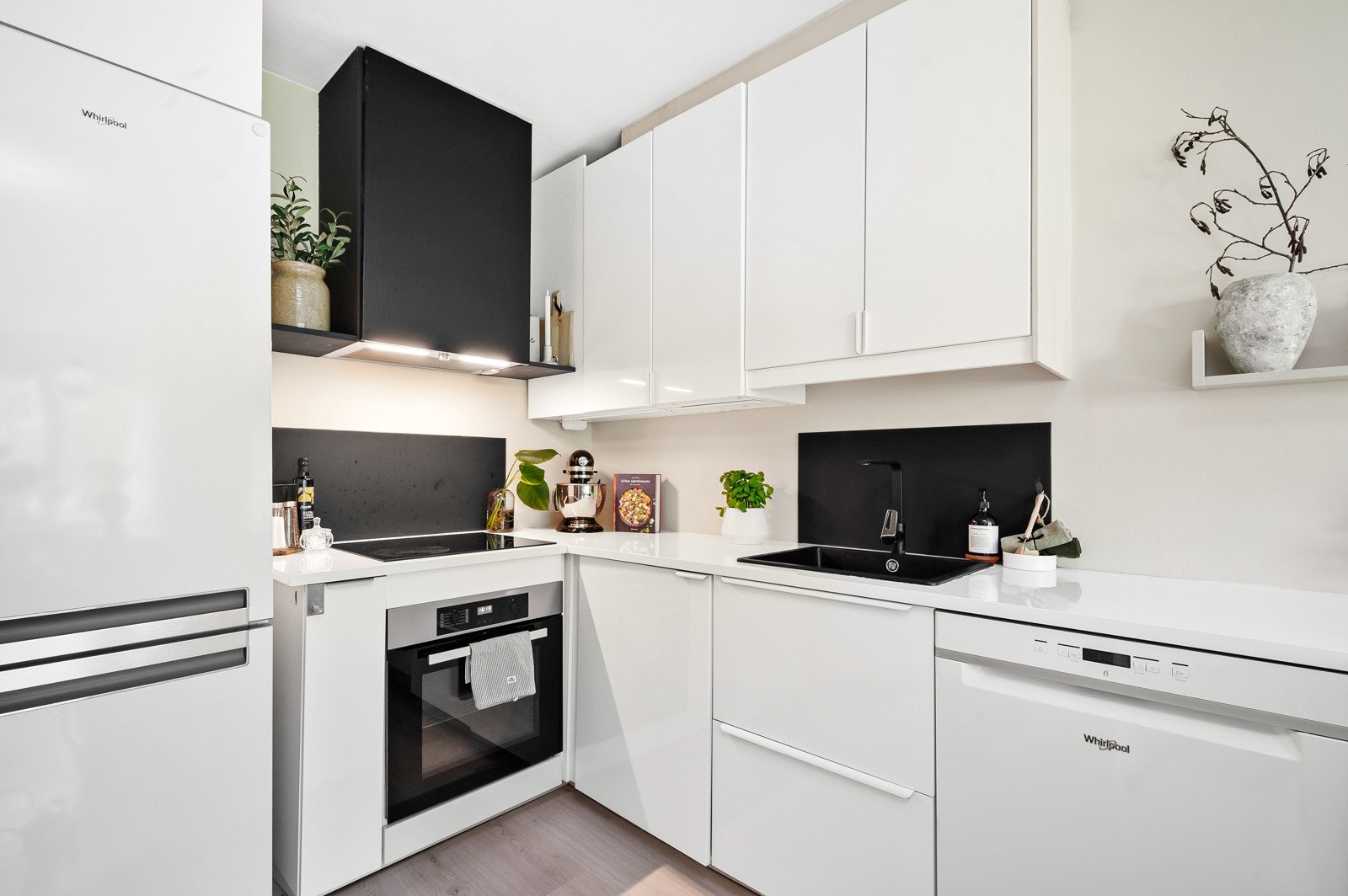 Stilrent IKEA-kjøkken fra 2020. Galleribilde