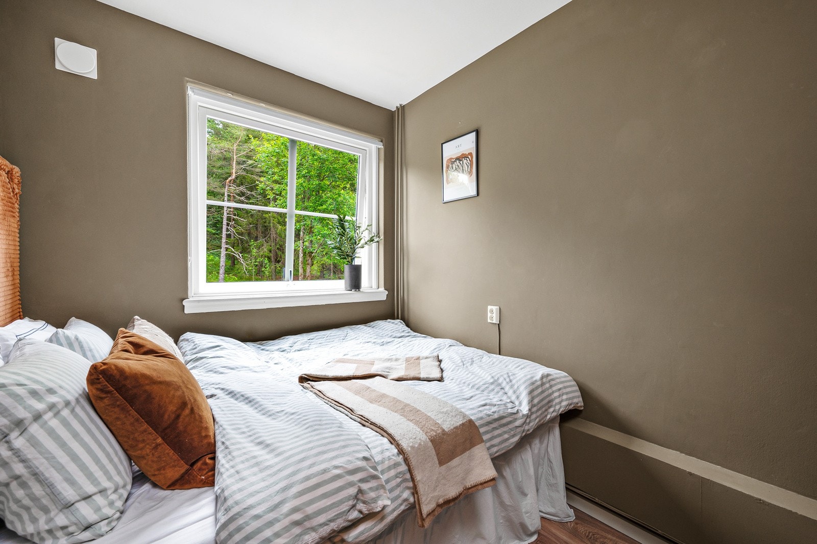 Leiligheten er omkranset av flotte grøntområder. Galleribilde