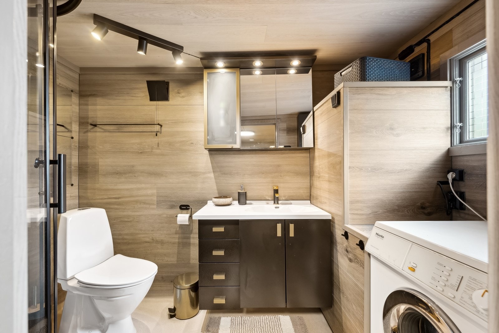 Delikat bad som er renovert av eier. Galleribilde