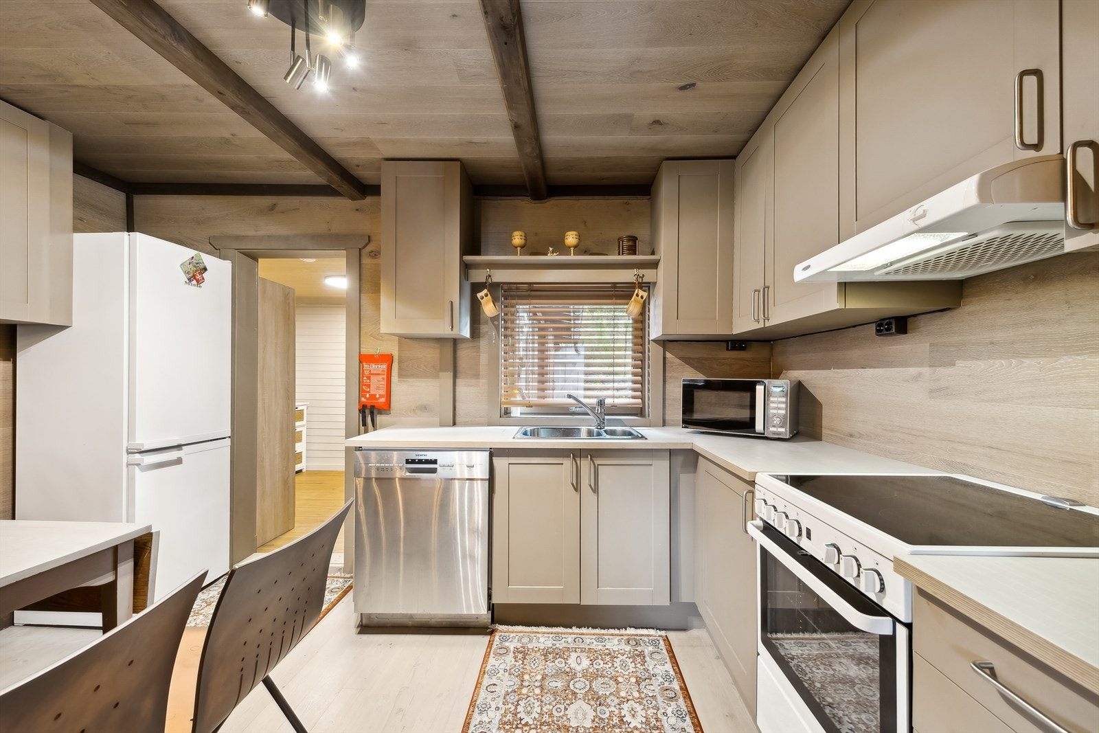 Overflater på hytta er oppgradert siste år, det er også byttet kjøkken. Galleribilde