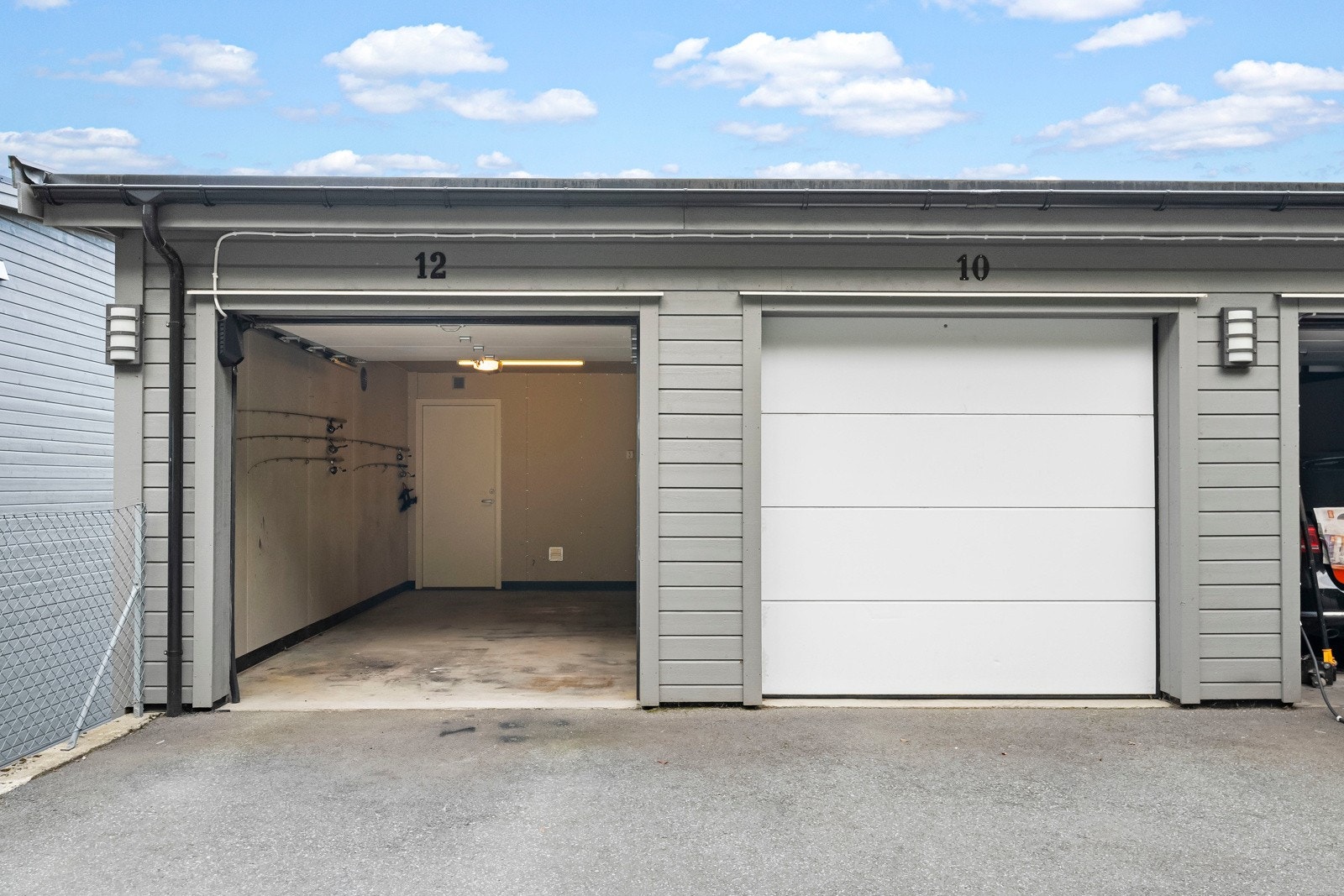 Tilhørende leiligheta er det fast plass i felles garasjebygg Galleribilde