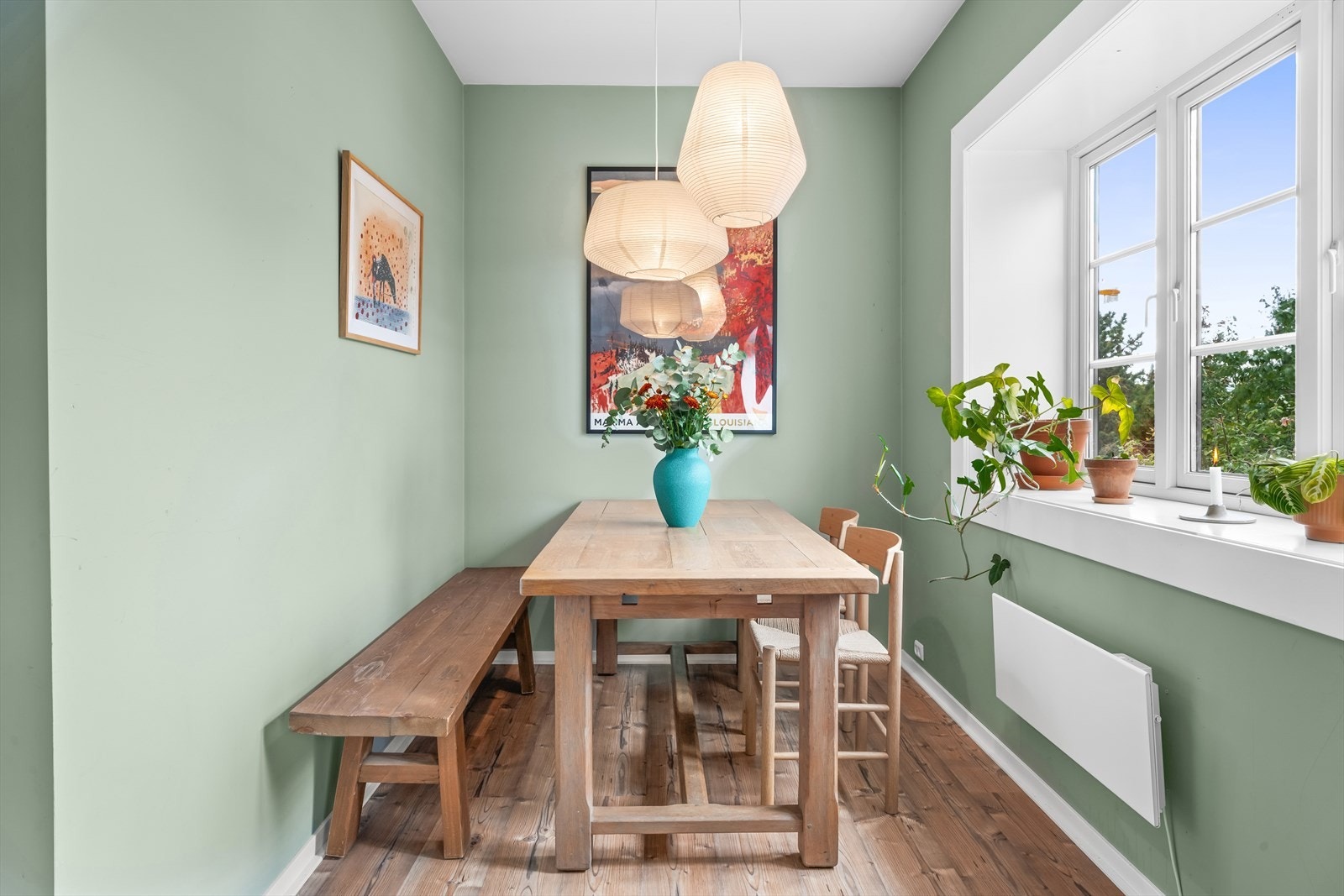Hyggelig spisestue med god plass til hele familien Galleribilde