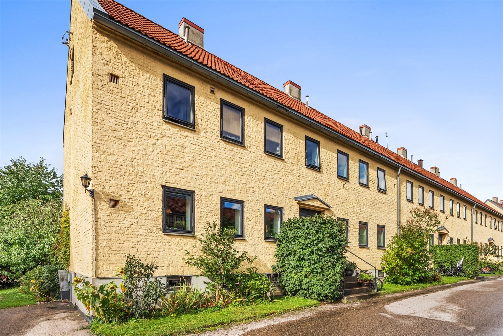Fasade. Grønvold Hageby ble bygget i 1920 og består av 67 leiligheter Galleribilde