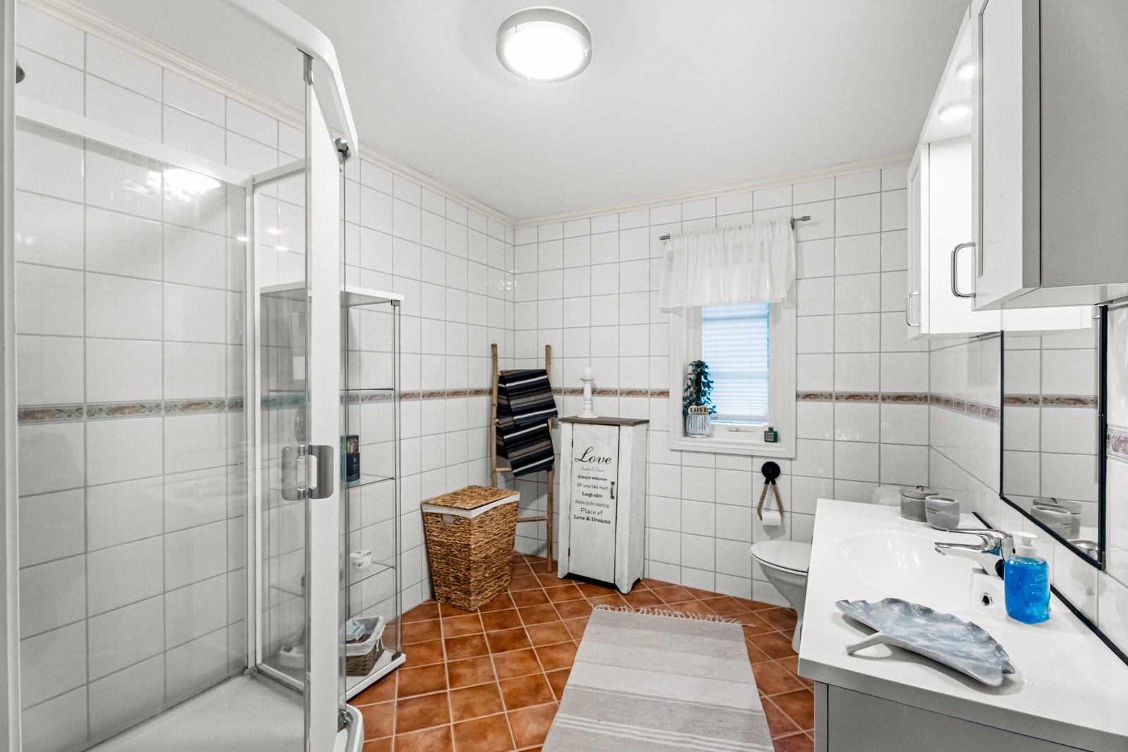 Stort bad med varmekabel i gulv Galleribilde
