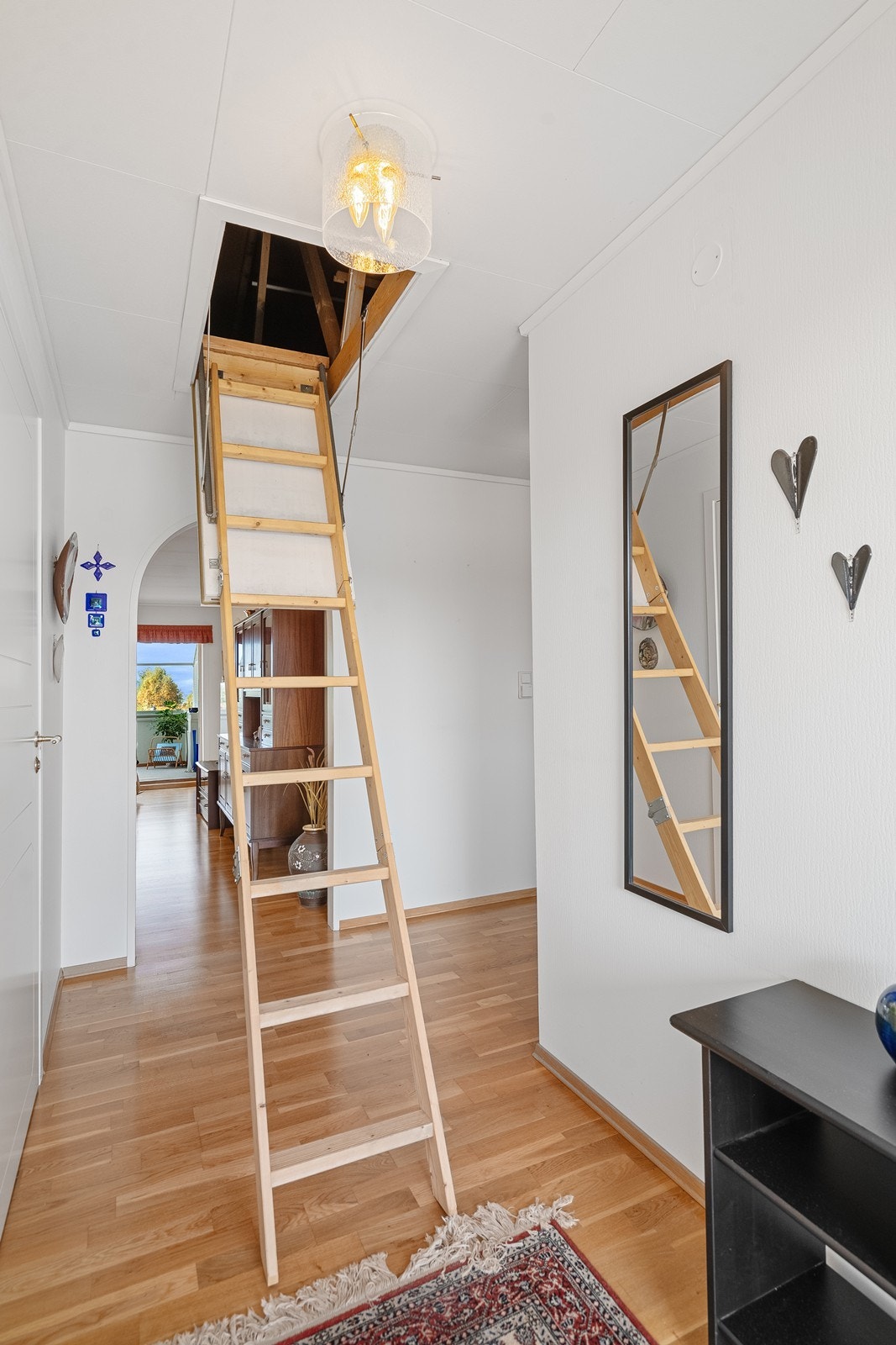 Luke med trapp til lagrinsrom Galleribilde