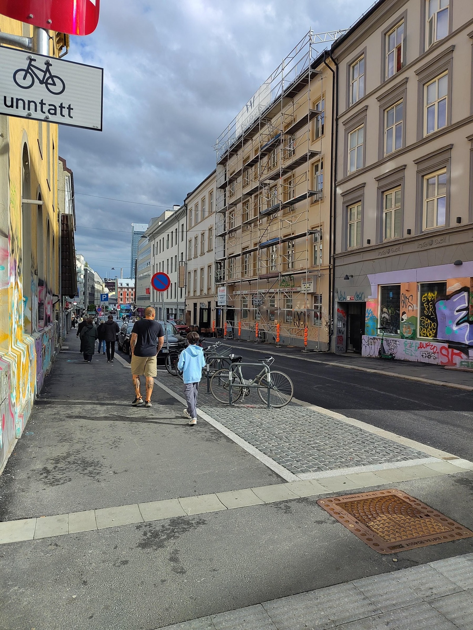 Stillas skal fjernes i aug, da naboen på 4. etasje er ferdig med loft-prosjektet, tegnet av Snøhetta. Galleribilde