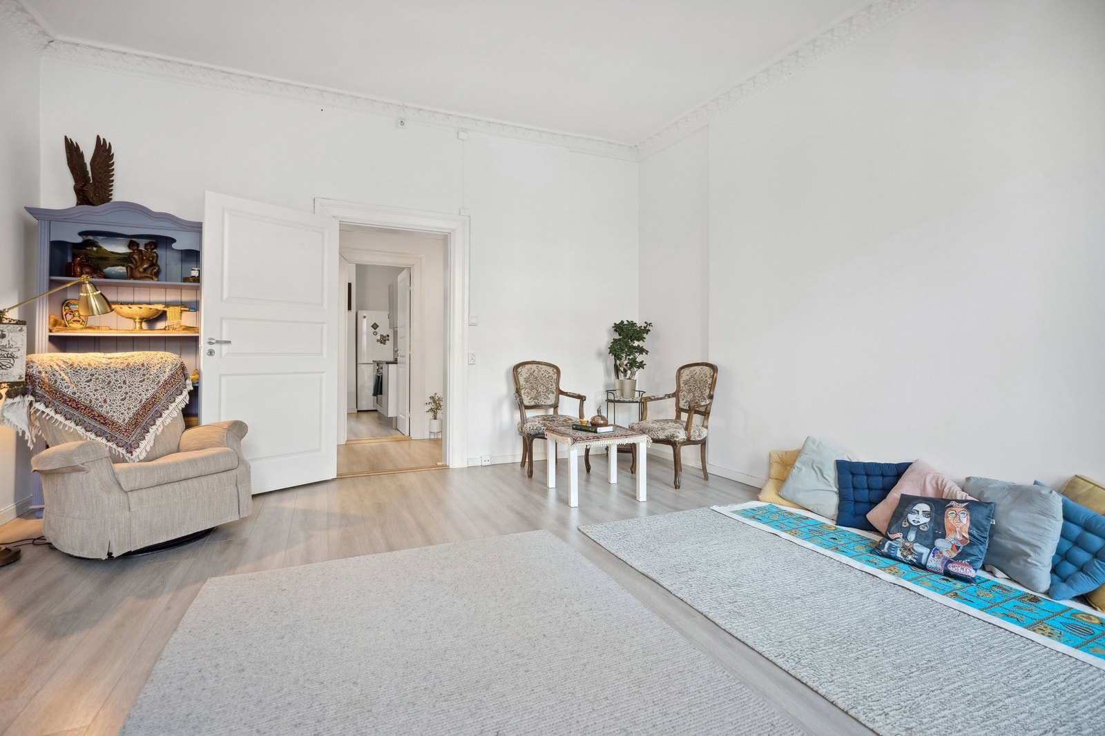 Lys og romslig stue Galleribilde