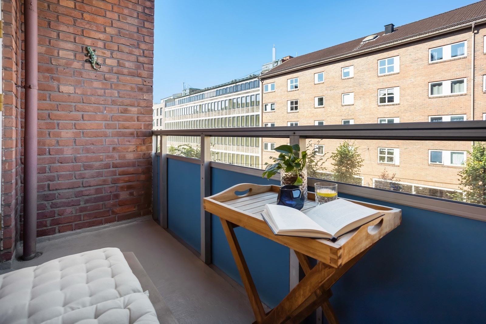 Balkongen vender ut mot Trondheimsveien. Galleribilde