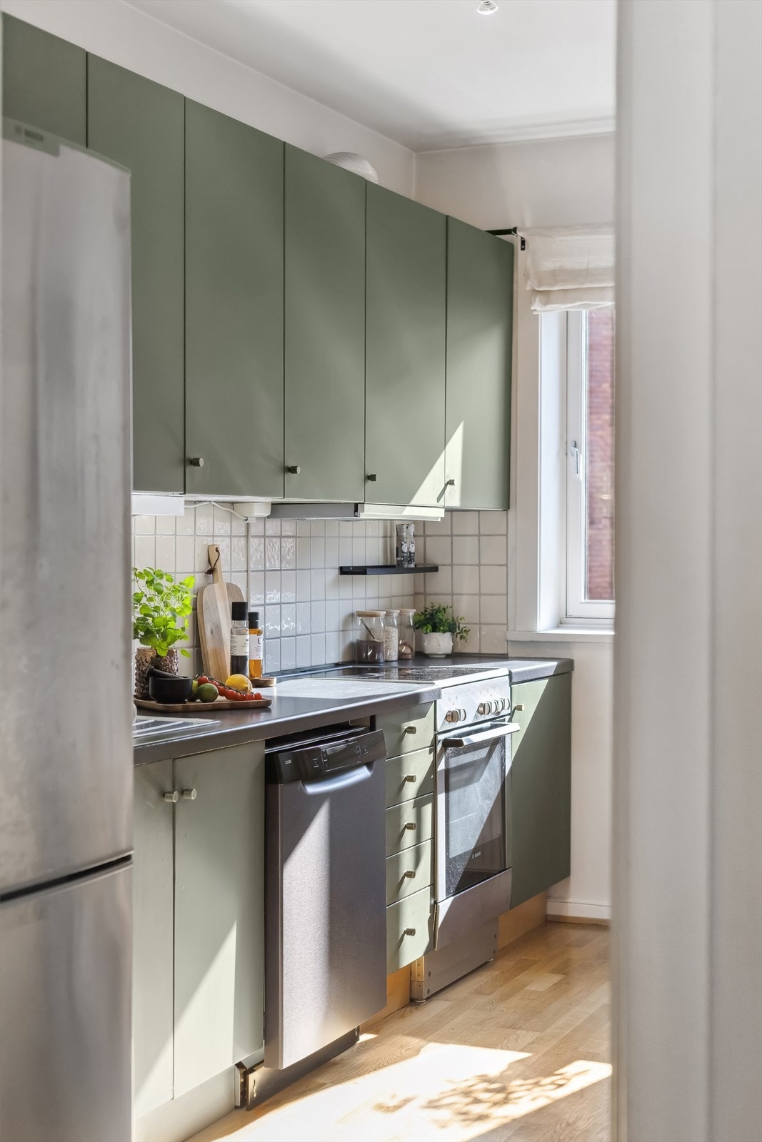 Leilighetens plantegning er gjennomgående, noe som gir deg mulighet for gjennomlufting. Galleribilde