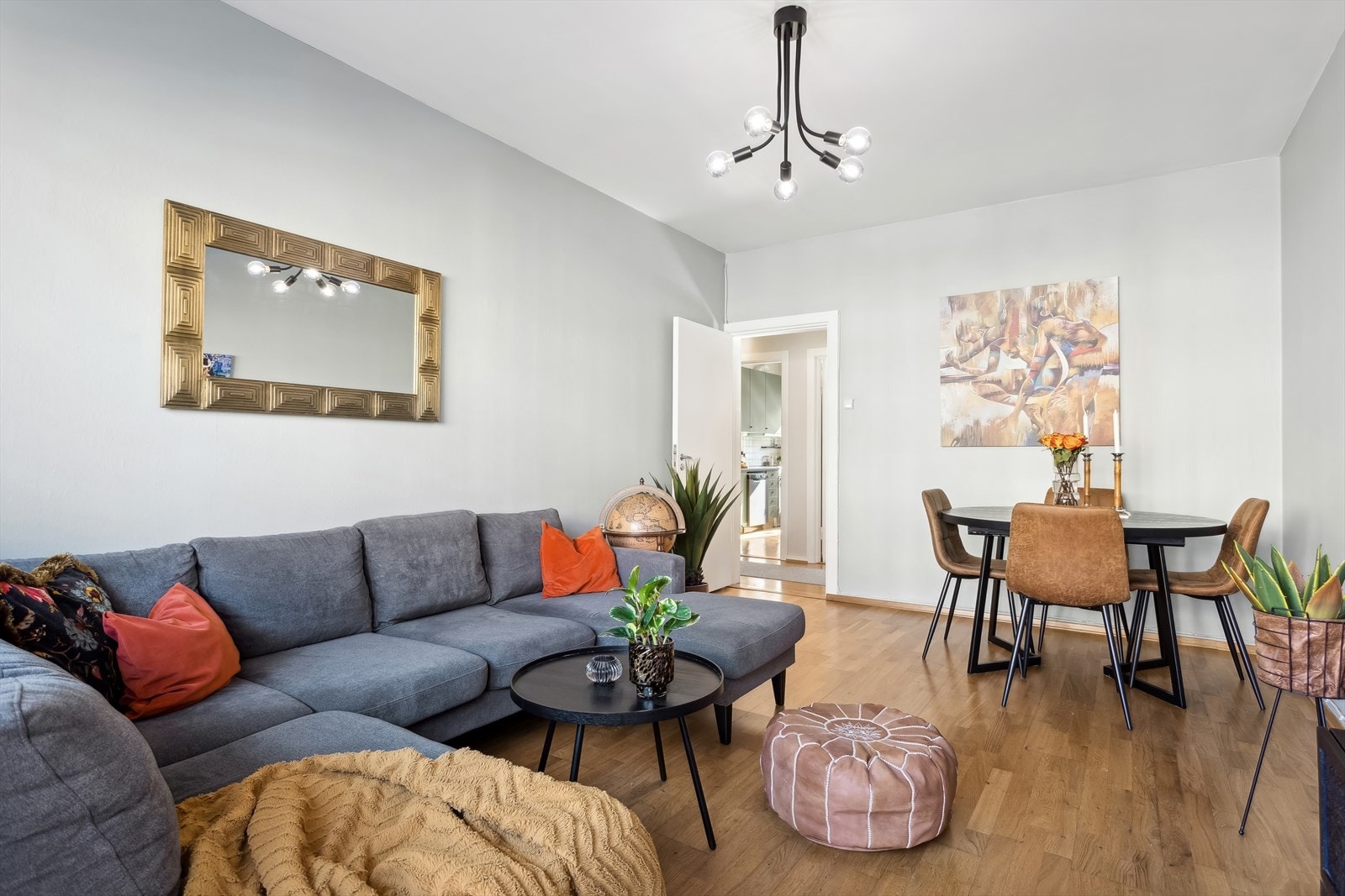 Når strømprisene stiger er det godt å vite at oppvarming av boligen er inkludert i felleskostnadene. For øvrig er felleskostnadene kun 4 300,- Galleribilde