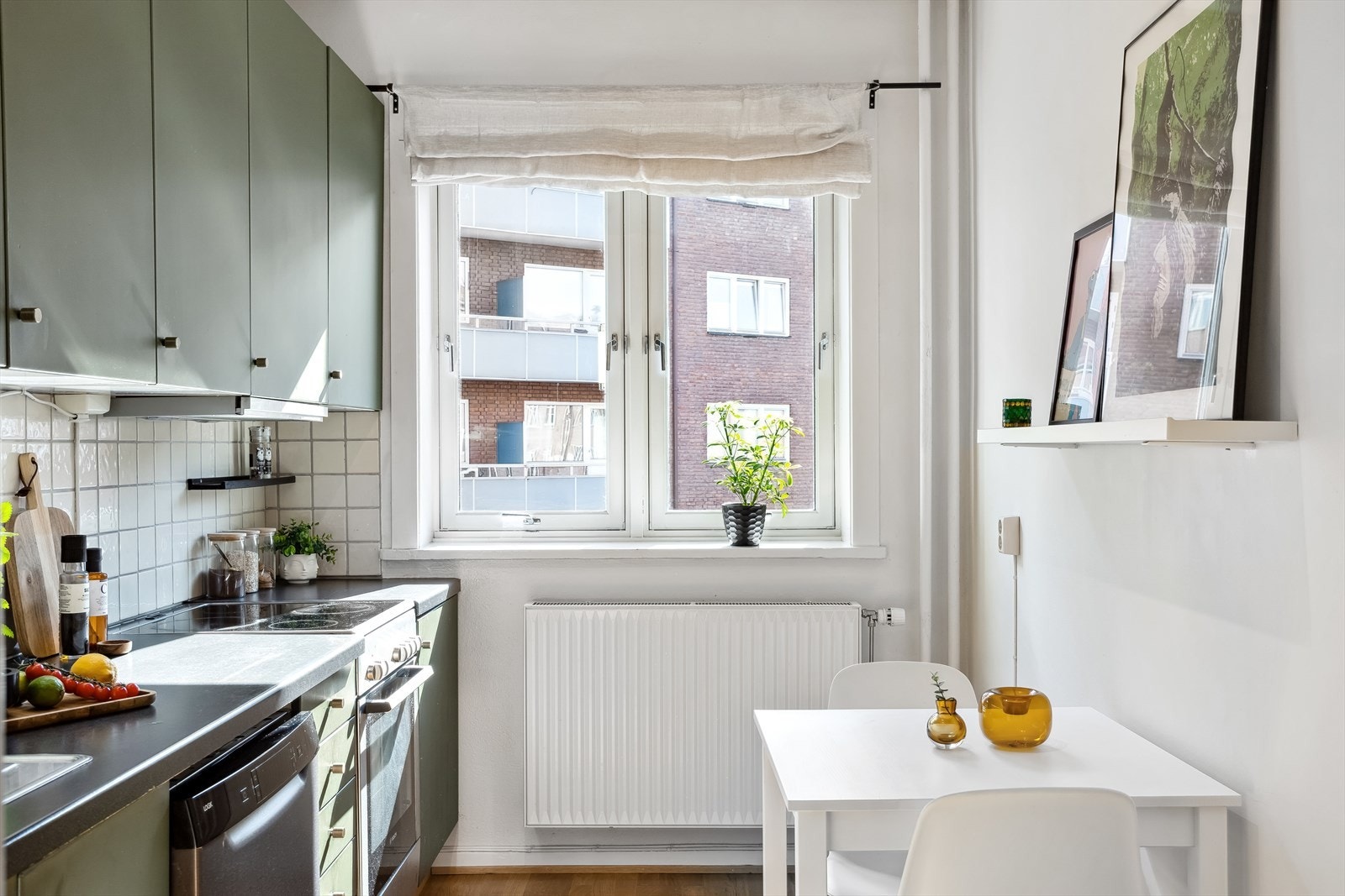 Kjøkkenet er stilfullt og moderne samt praktisk designet. Galleribilde