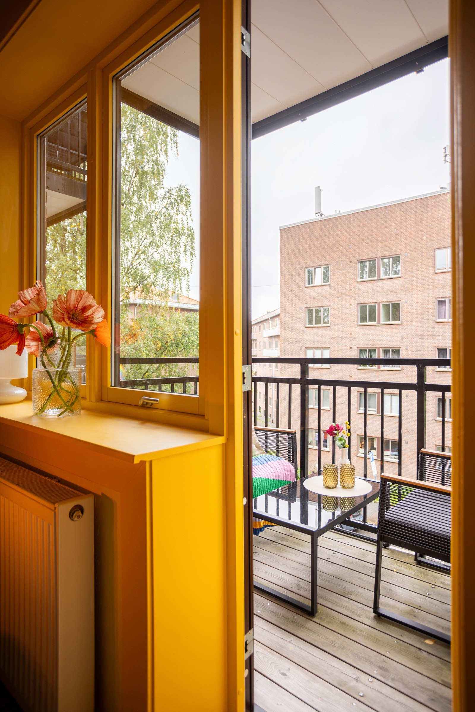 Leiligheten holdes god og lun på vinterstid med fjernvarme til radiatorer. Galleribilde