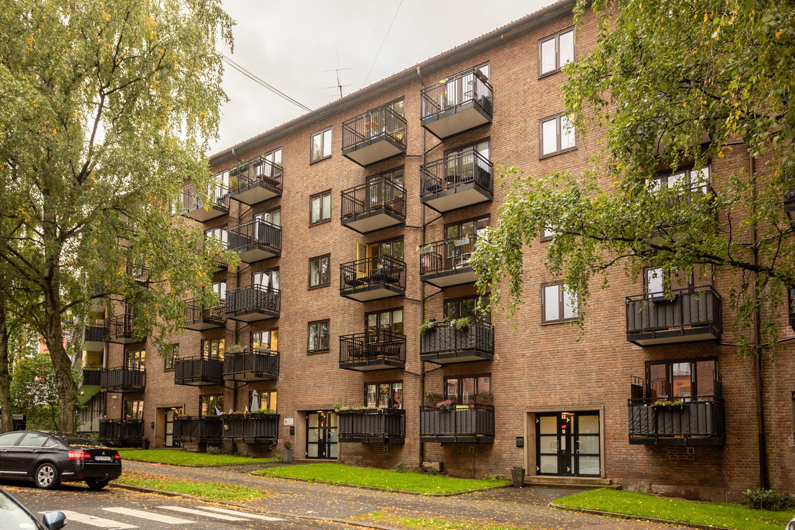 Leiligheten har en fin og rolig beliggenhet på Sagene. Her bor du sentralt med gangavstand til alt av servicetilbud, grønne parker, Akerselva og et godt kollektivtilbud. Galleribilde