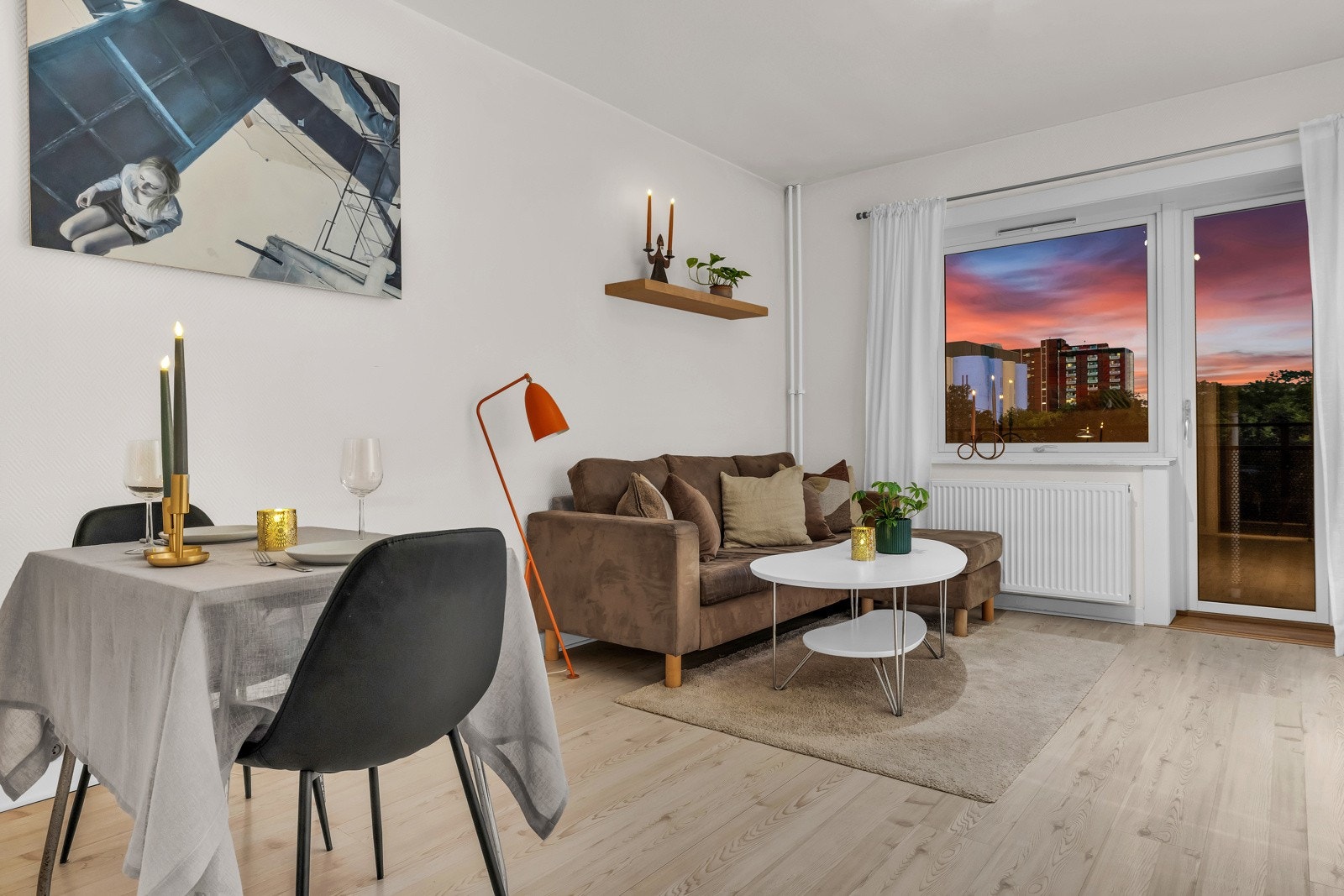 Lys og innbydende leilighet med balkong! Galleribilde