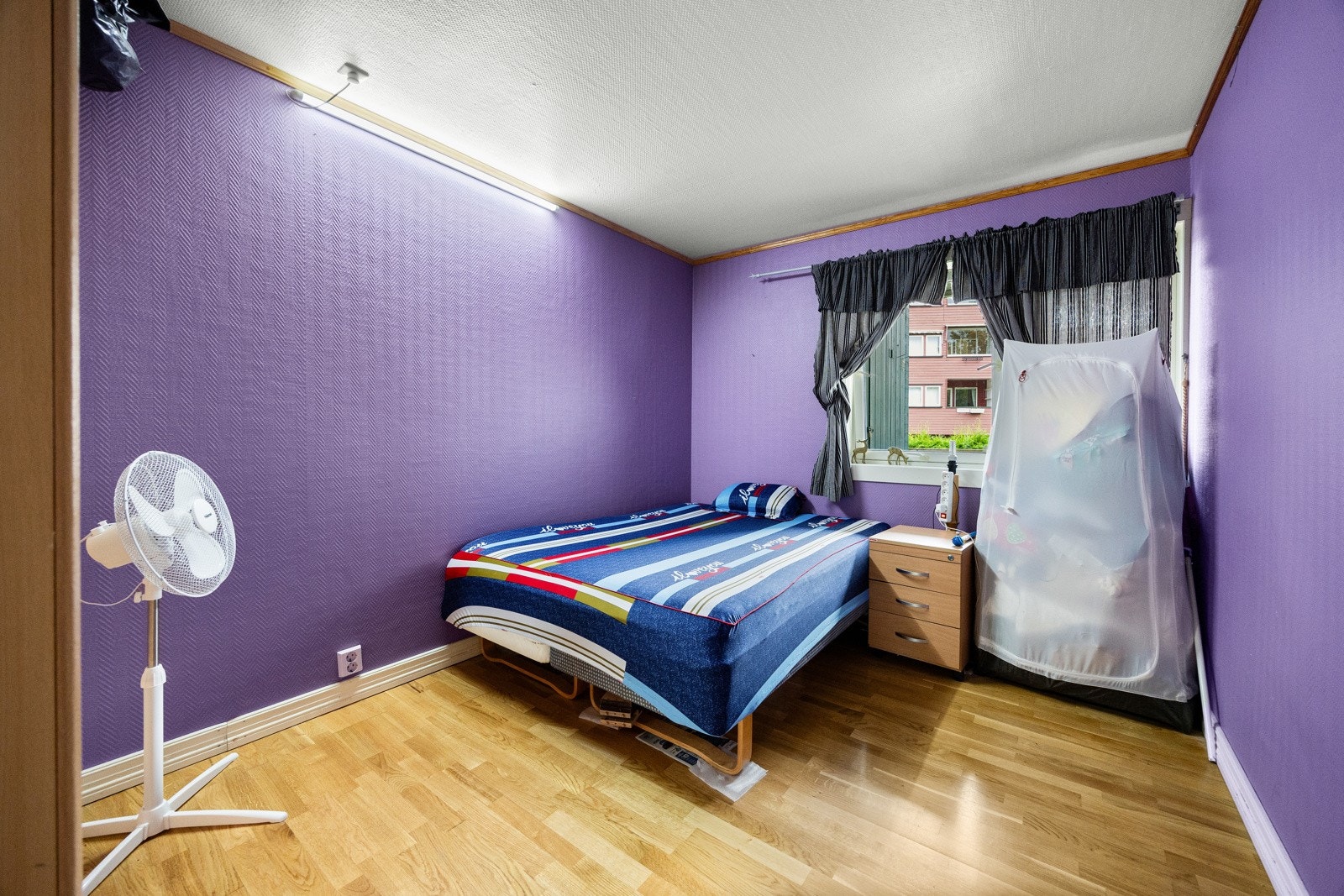 Soverom 2 befinner seg ved stuen, og er på ca. 11m². Galleribilde