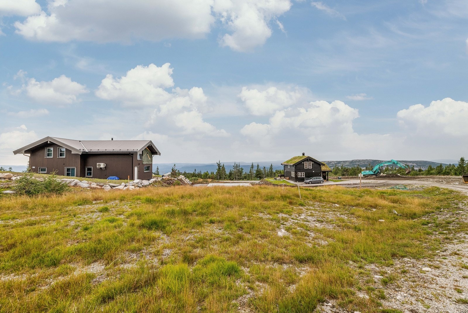 Eiendommen selges som den står per i dag, med den vegetasjon som er på eiendommen. Galleribilde