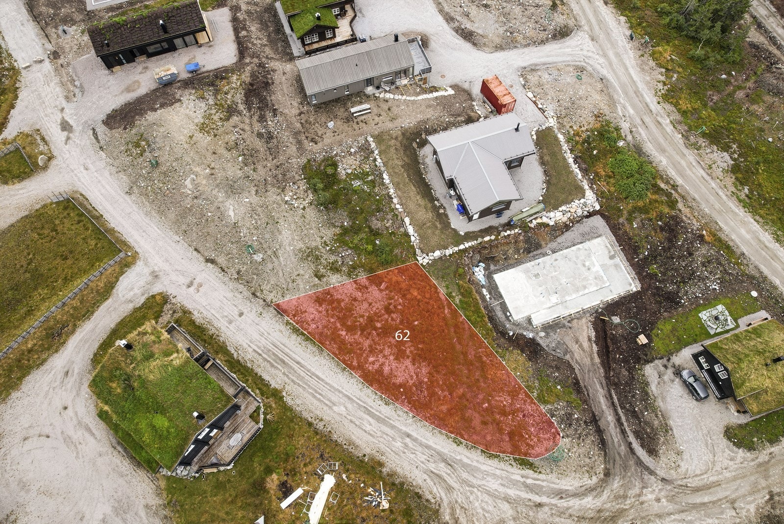 På vinteren har området oppkjørte skiløyper og Skisenteret tilbyr to heiser og fem nedfarter - her er det terrengpark, barnebakke og lysløype. Galleribilde