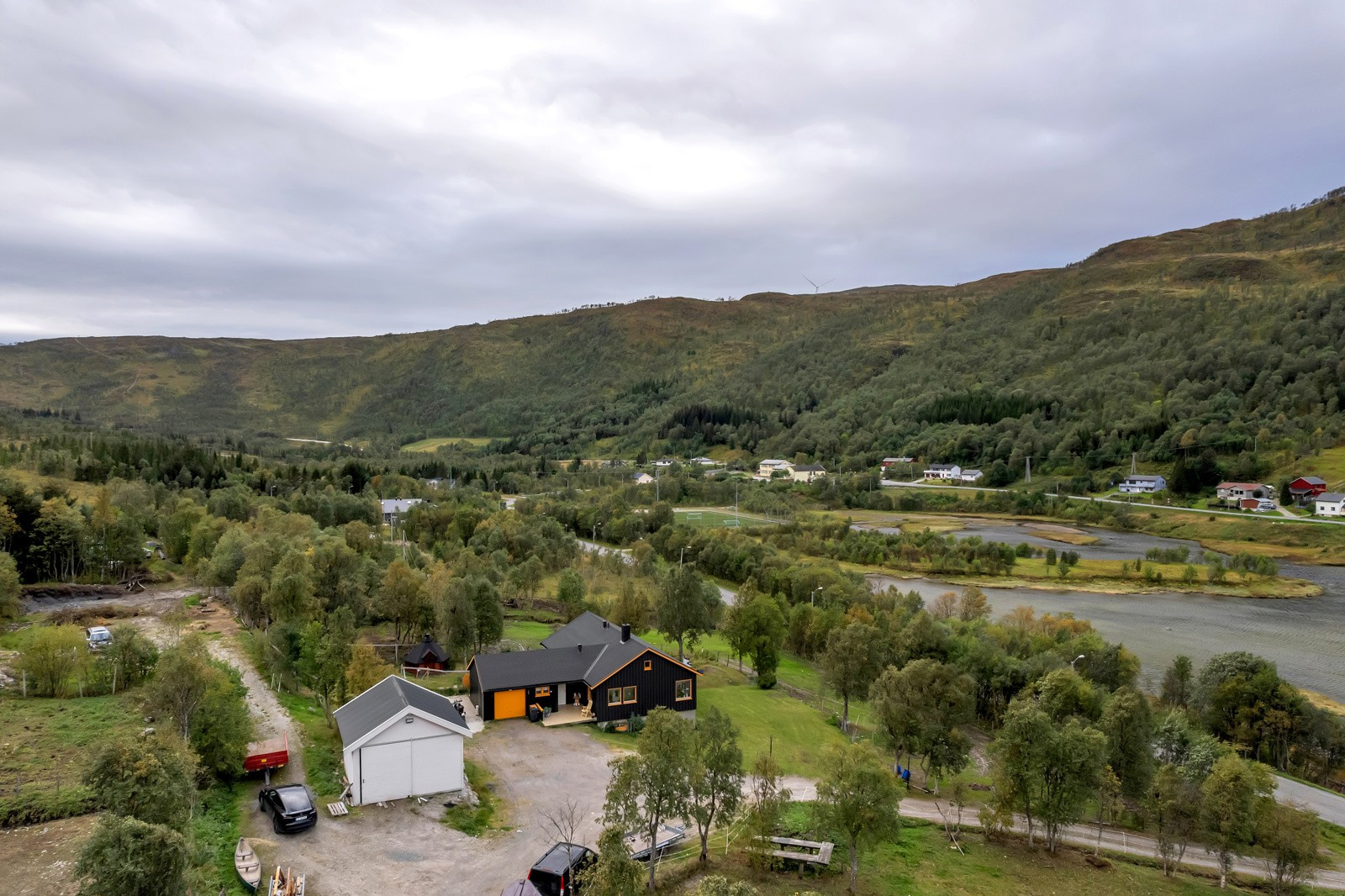 Drømmer du om et liv i naturskjønne omgivelser med kort vei til sjø og fjell?