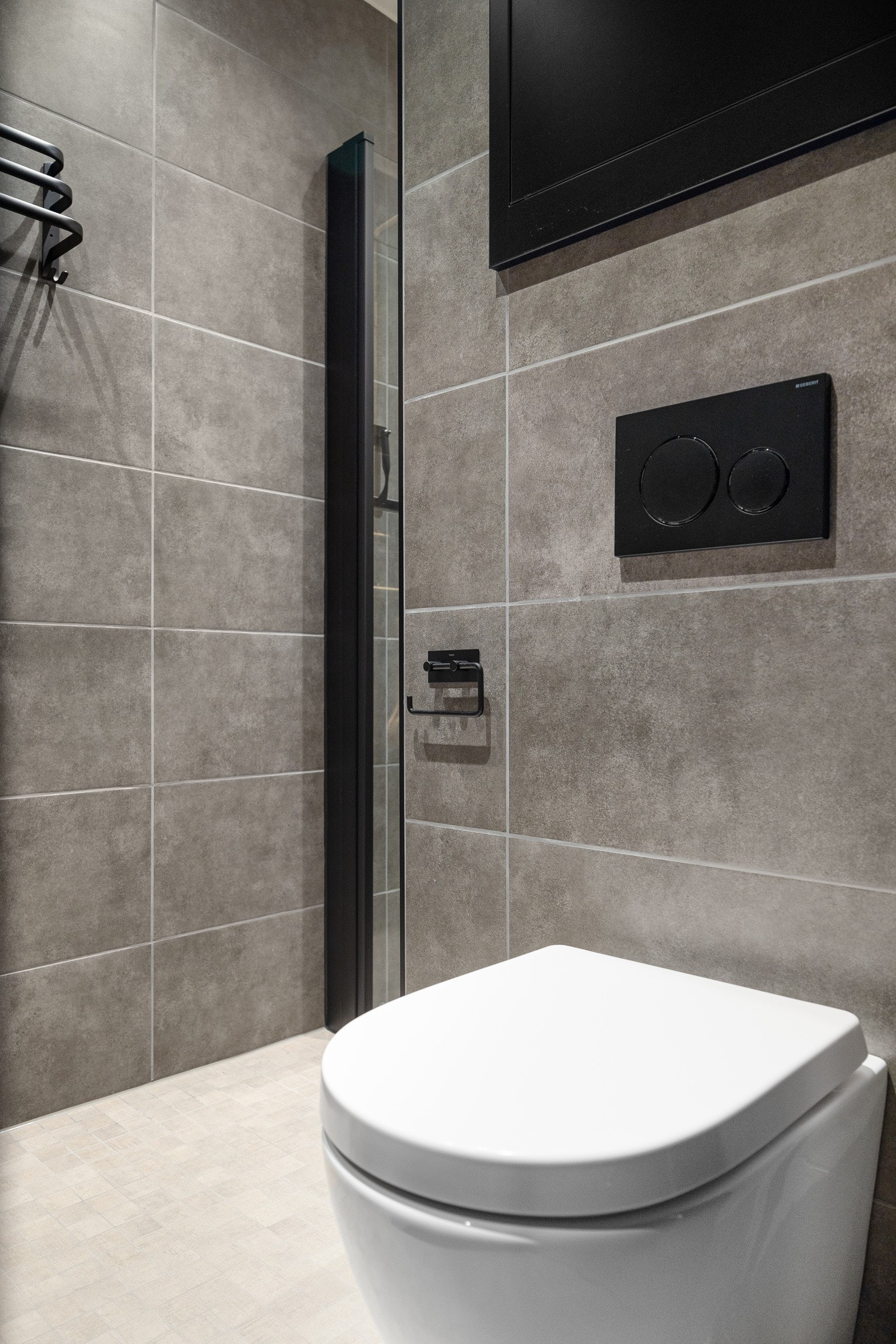 Badet er utbygd med et dusjhjørne. Galleribilde
