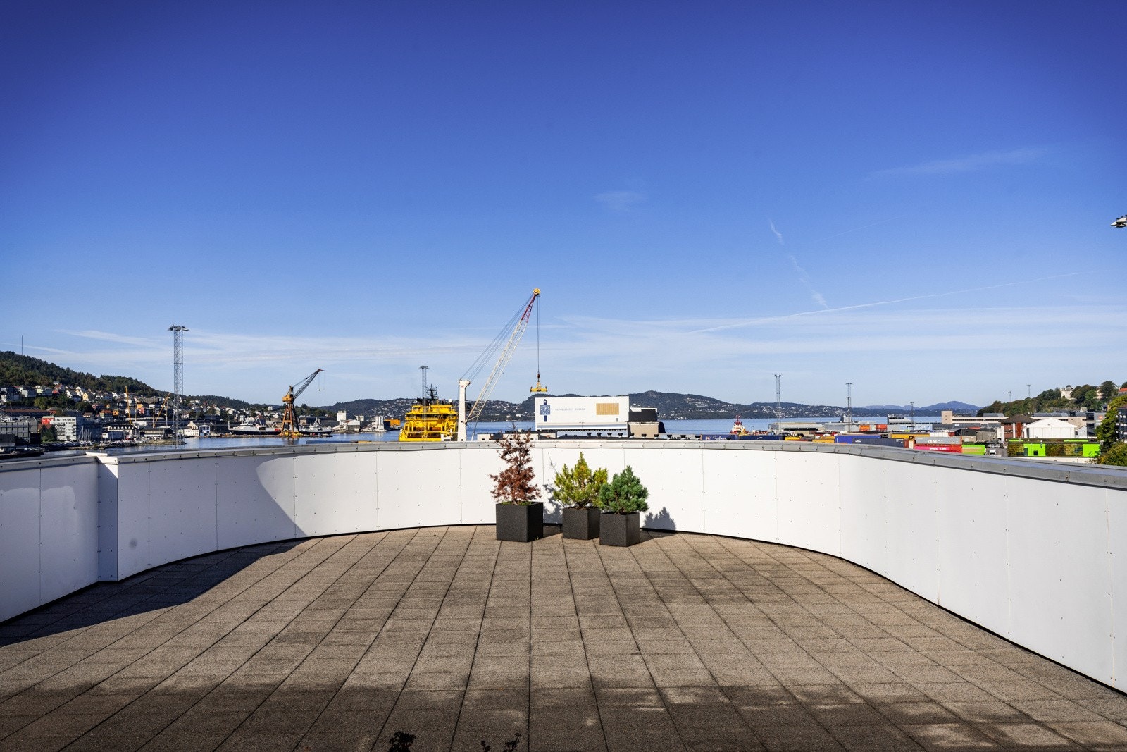 Takterrassen har sol til den stuper ned bak Askøy - Selger har hatt stor glede av denne Galleribilde