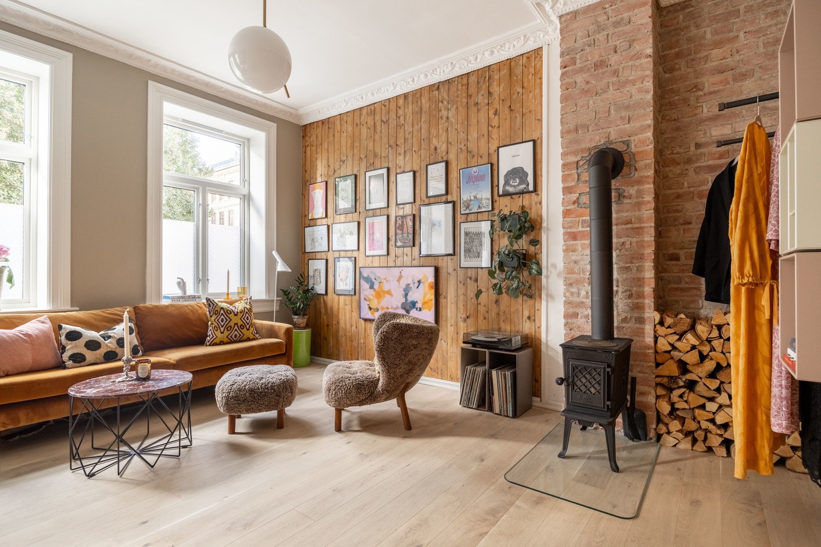 Peisovn fra mars 2023 som skaper en behagelig varme på kalde høstkvelder. Galleribilde