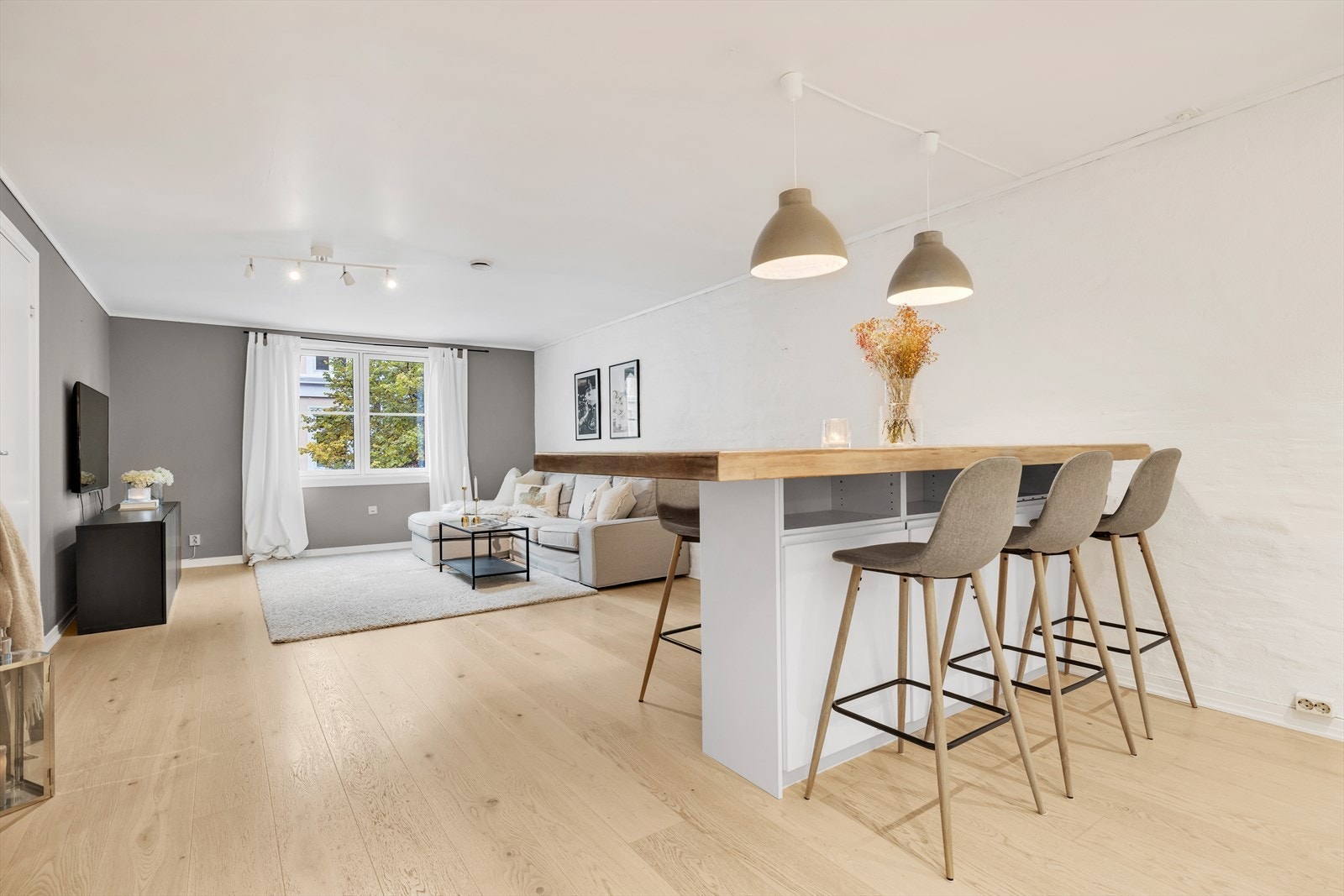 Velkommen til Kirkegårdsgata 10A, presentert av Aurora Solbakk v/ Sem og Johnsen. Galleribilde