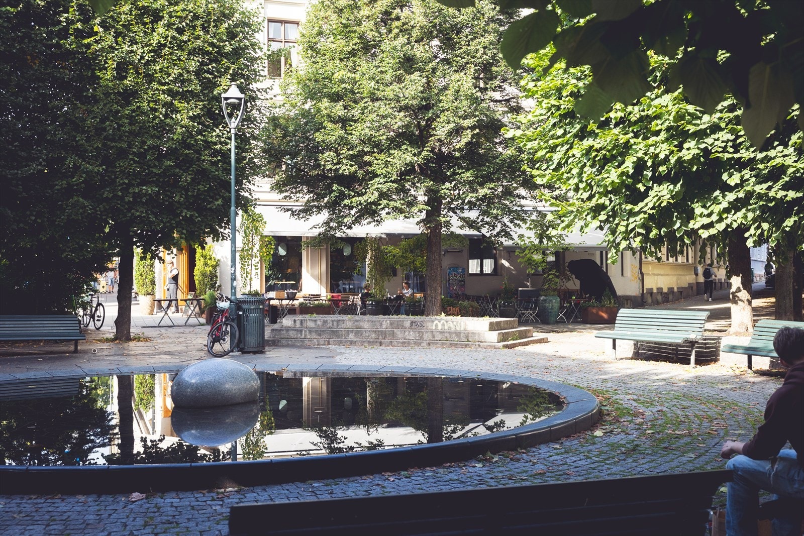 Her bor du tilbaketrukket til, men med kort gange til "alt" av bymessige fasiliteter, flotte parker og et svært godt kollektivtilbud. Galleribilde