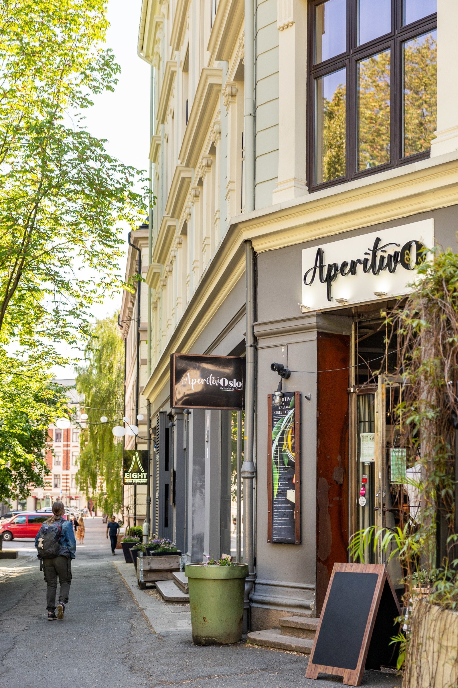 I nærområdet finner du anerkjente restauranter, kaféer og butikker. Galleribilde