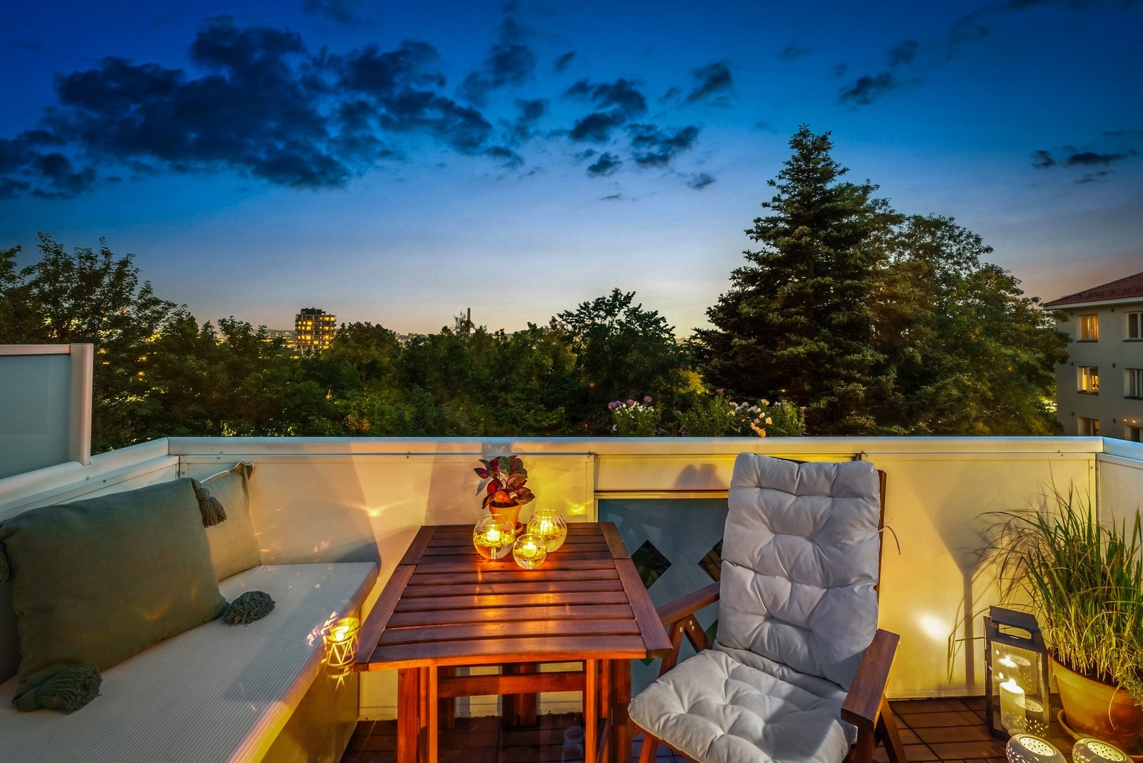 Balkongen byr på gode solforhold Galleribilde