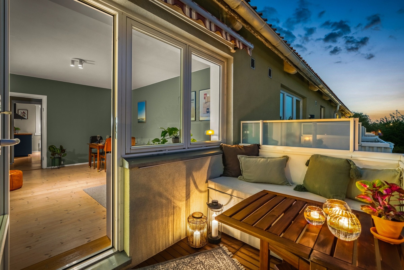 Fra stuen har man utgang til en herlig balkong Galleribilde