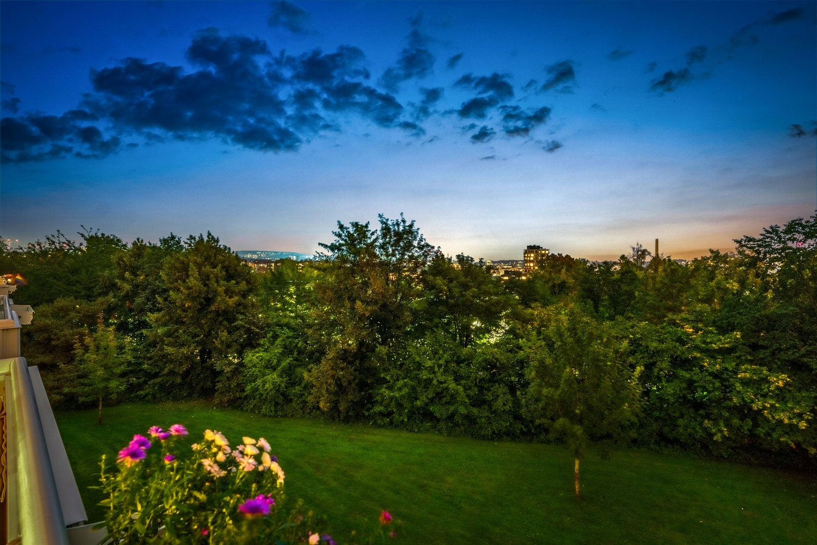 Luftig utsyn fra balkongen Galleribilde